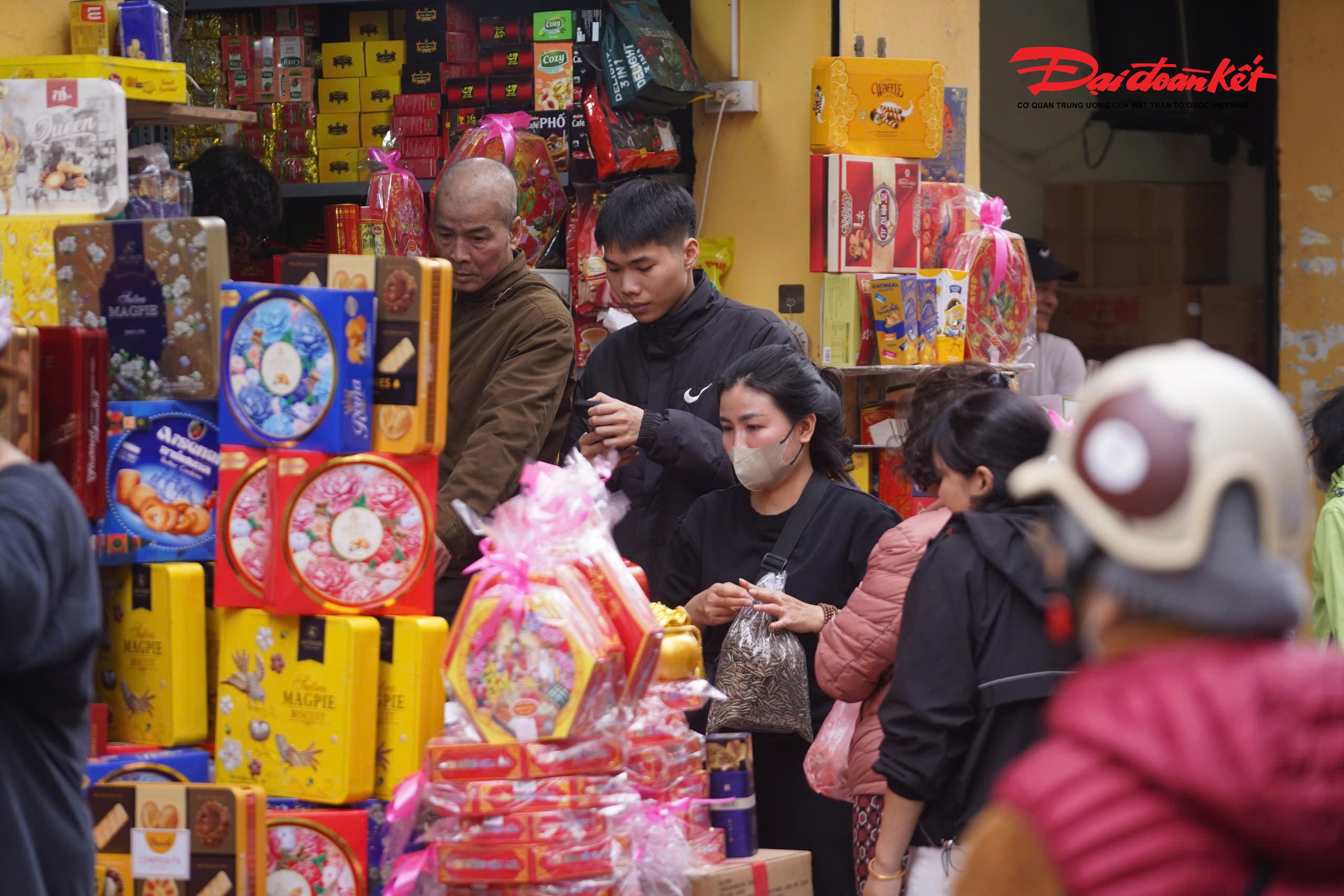 Các mặt hàng được tiêu thụ nhiều gồm bánh quy, mứt Tết, ô mai, hạt dưa, hạt hướng dương…