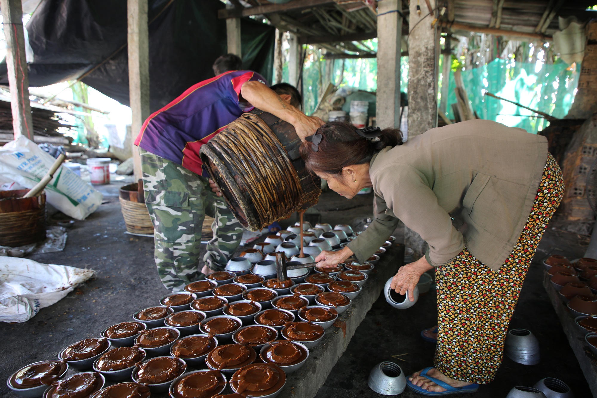 Dịp Tết lò đường bát của ông Nguyễn Văn Nhân hoạt động hết công suất. Ảnh: Nam Thành
