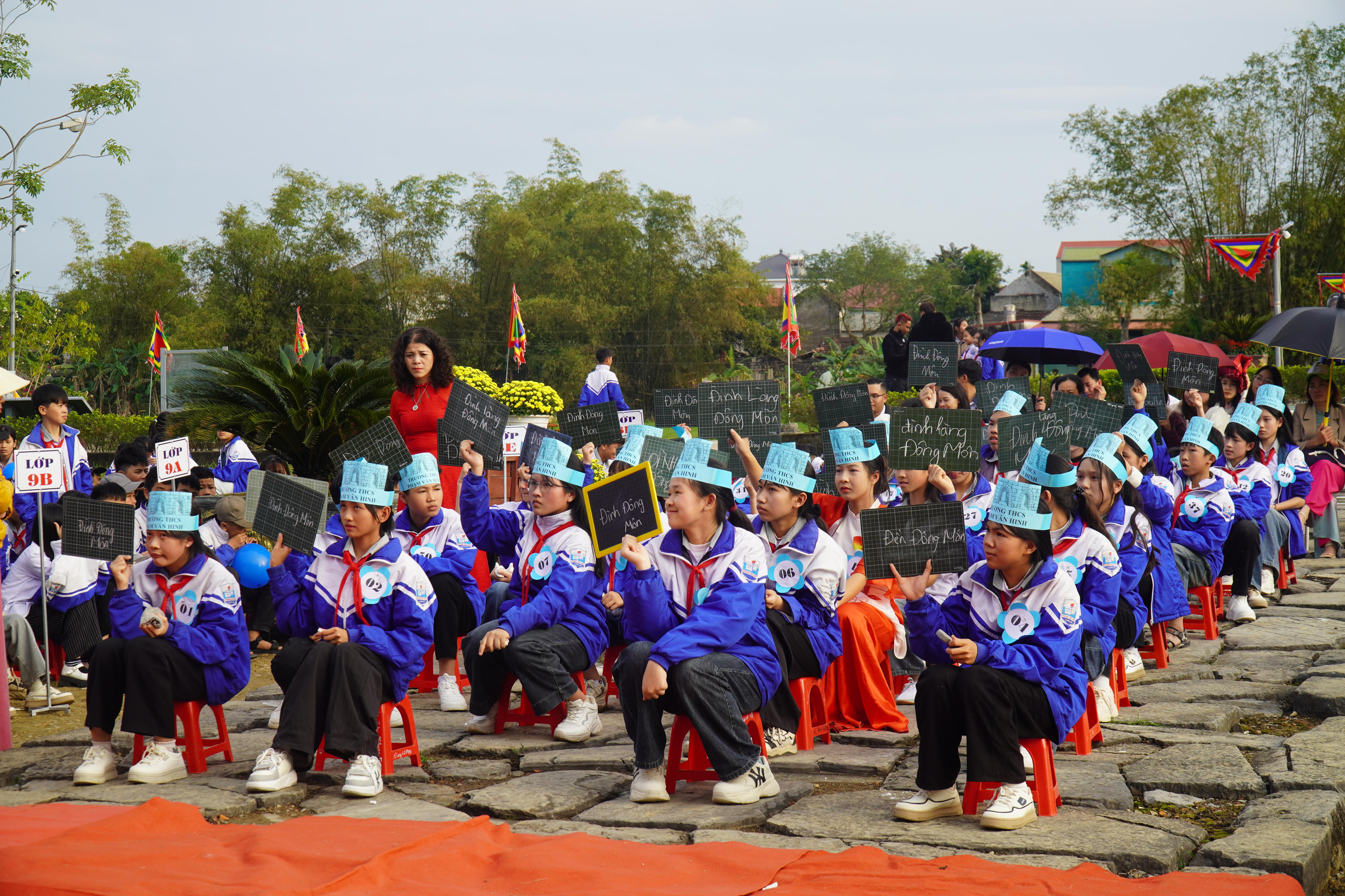 Thông qua các chương trình giáo dục di sản, giúp các em học sinh hiểu hơn về di sản Thành nhà Hồ. Ảnh: Đình Minh