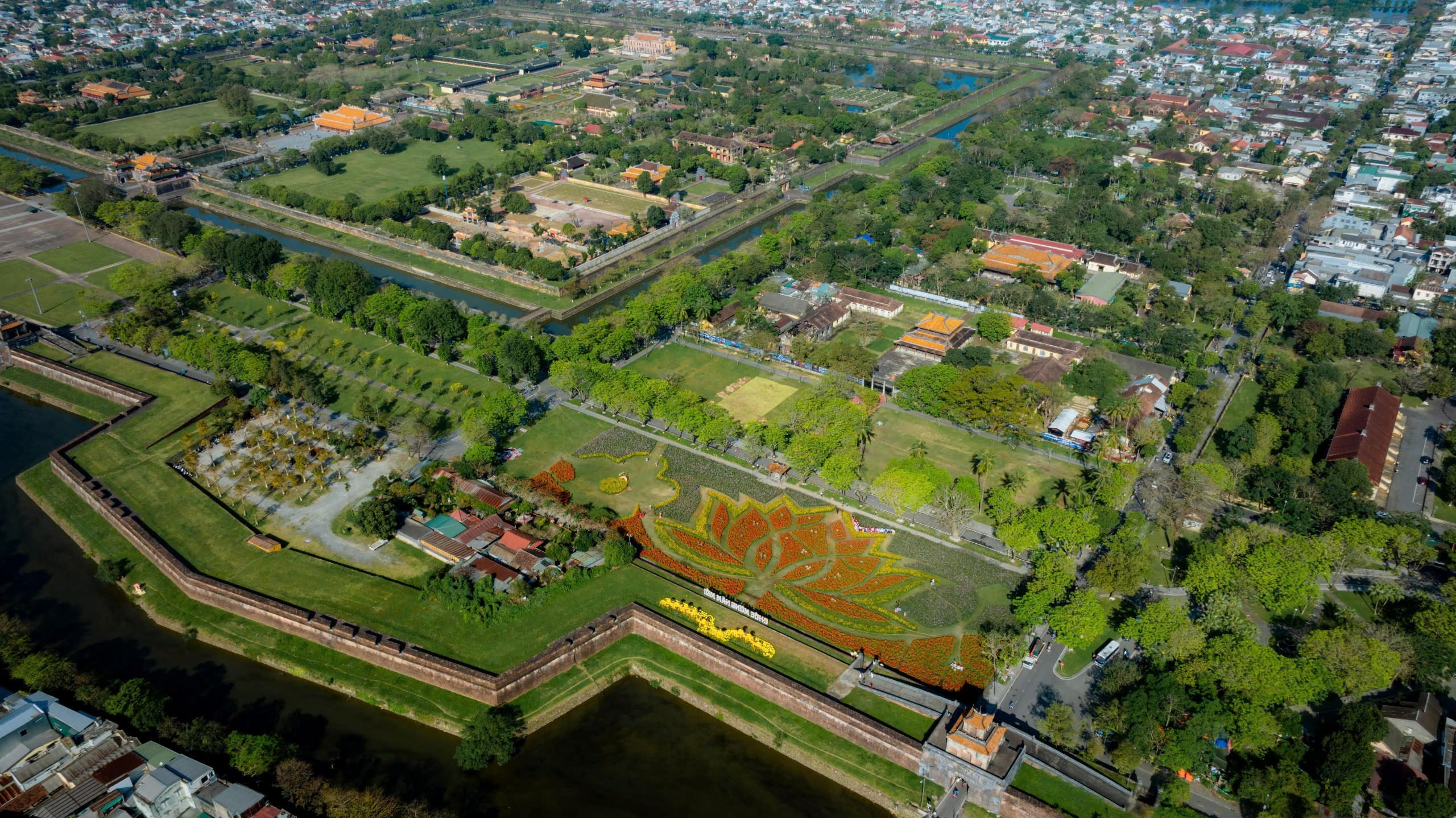 Sắc xuân ngập tràn trên vùng đất cố đô Huế