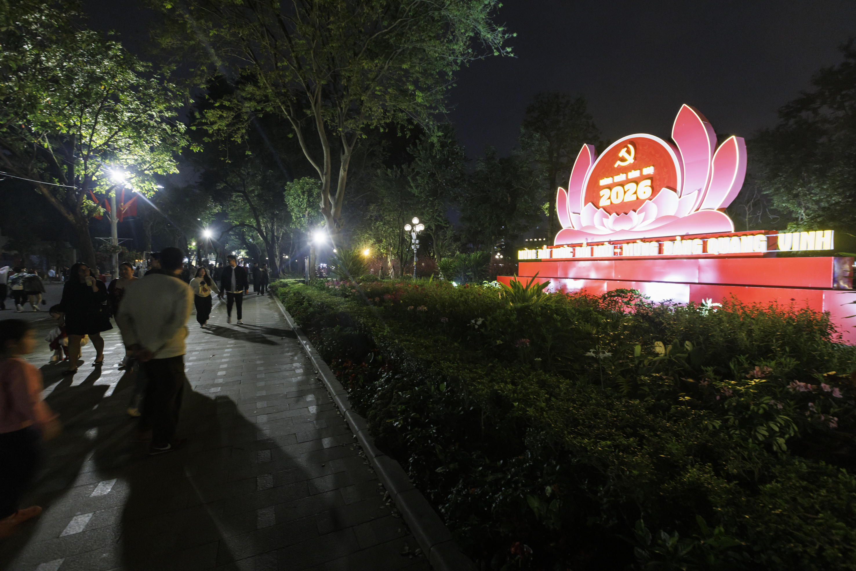 Theo kế hoạch tổ chức bắn pháo hoa dịp Tết Nguyên đán Bính Ngọ năm 2026, thành phố Hà Nội tổ chức bắn pháo hoa tại 33 điểm với 34 trận địa từ 0h đến 0h15 ngày 17/2 (tức đêm Giao thừa Tết nguyên đán Bính Ngọ 2026).