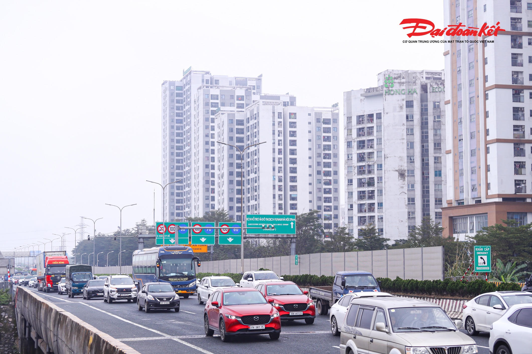 Ô tô nhích từng mét tại khu vực&nbsp;cao tốc Pháp Vân – Cầu Giẽ.