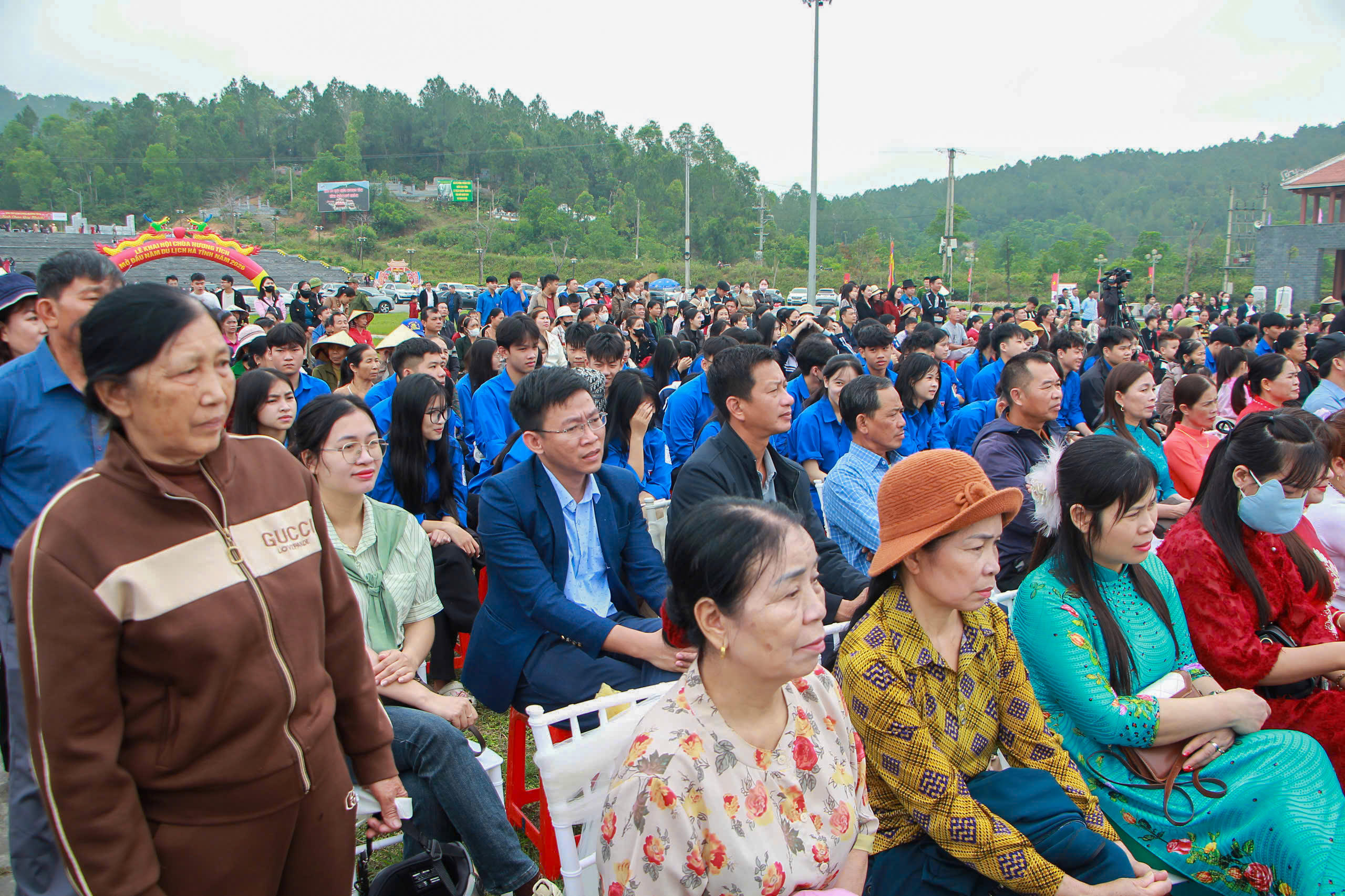 Buổi lễ diễn ra trong không khí trang nghiêm, với sự tham dự của đông đảo tăng ni, phật tử, nhân dân và du khách.