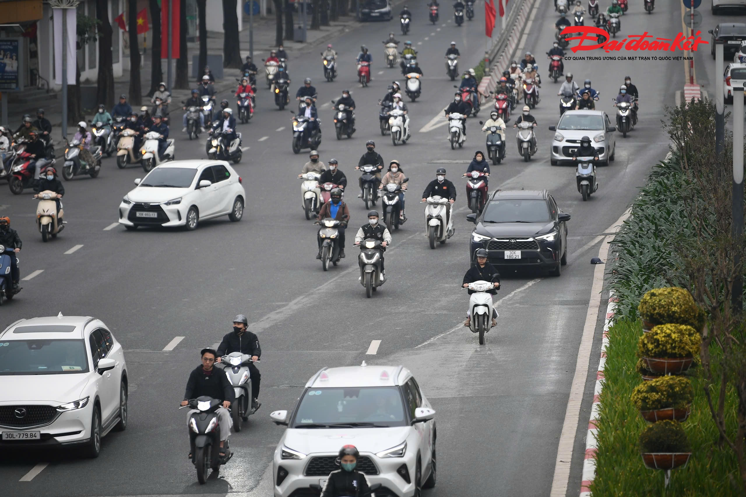 Đường phố thông thoáng, người dân đi làm thuận lợi trong ngày đầu trở lại sau kỳ nghỉ Tết.