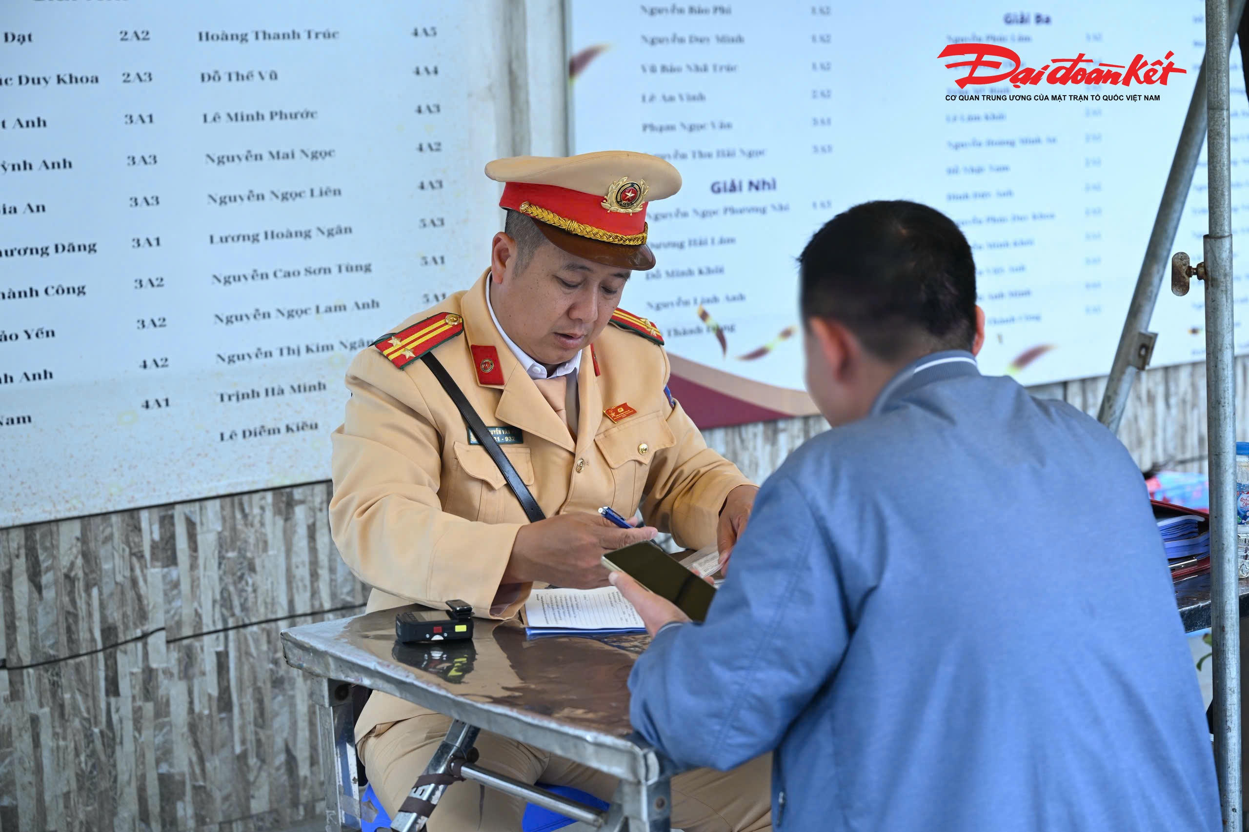 Làm việc với lực lượng chức năng, đa phần người vi phạm thừa nhận trong ngày đầu xuân gặp gỡ bạn bè, họ sử dụng rượu bia, "nâng chén vui xuân", sau đó vẫn lái xe.