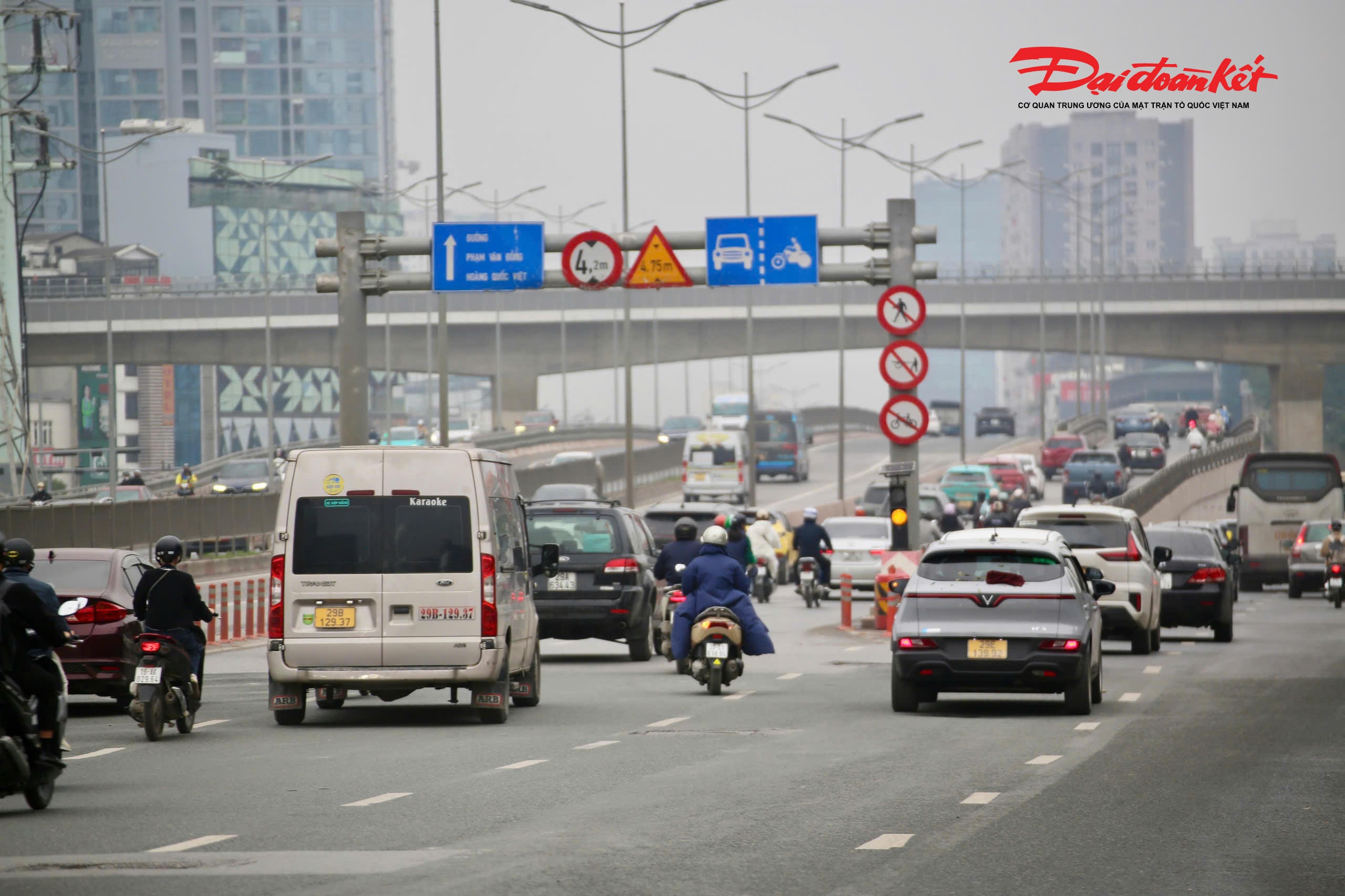 Cầu Mai Dịch sáng 23/2, giao thông thuận lợi.