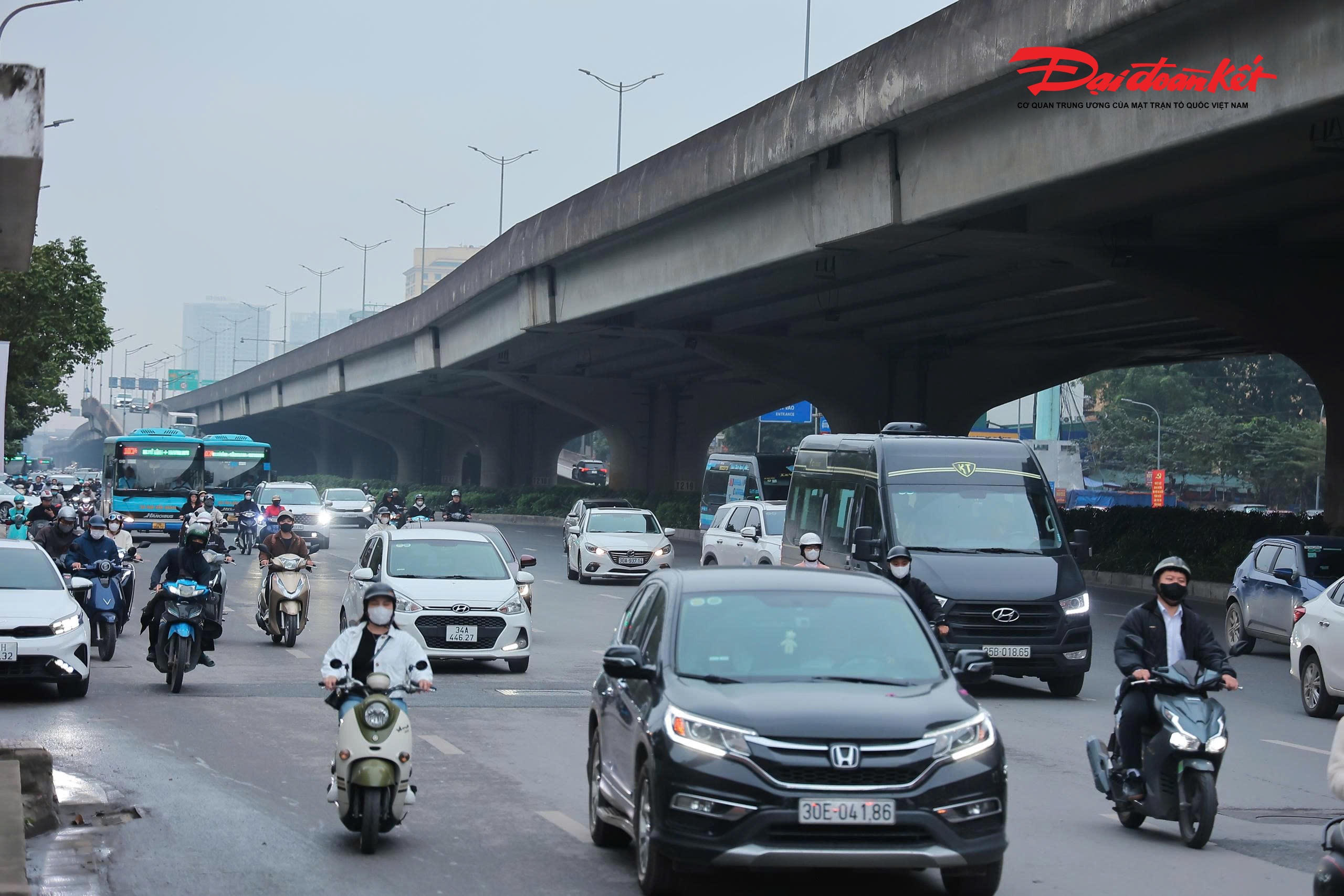 Phương tiện di chuyển ổn định sáng đầu tuần sau Tết.