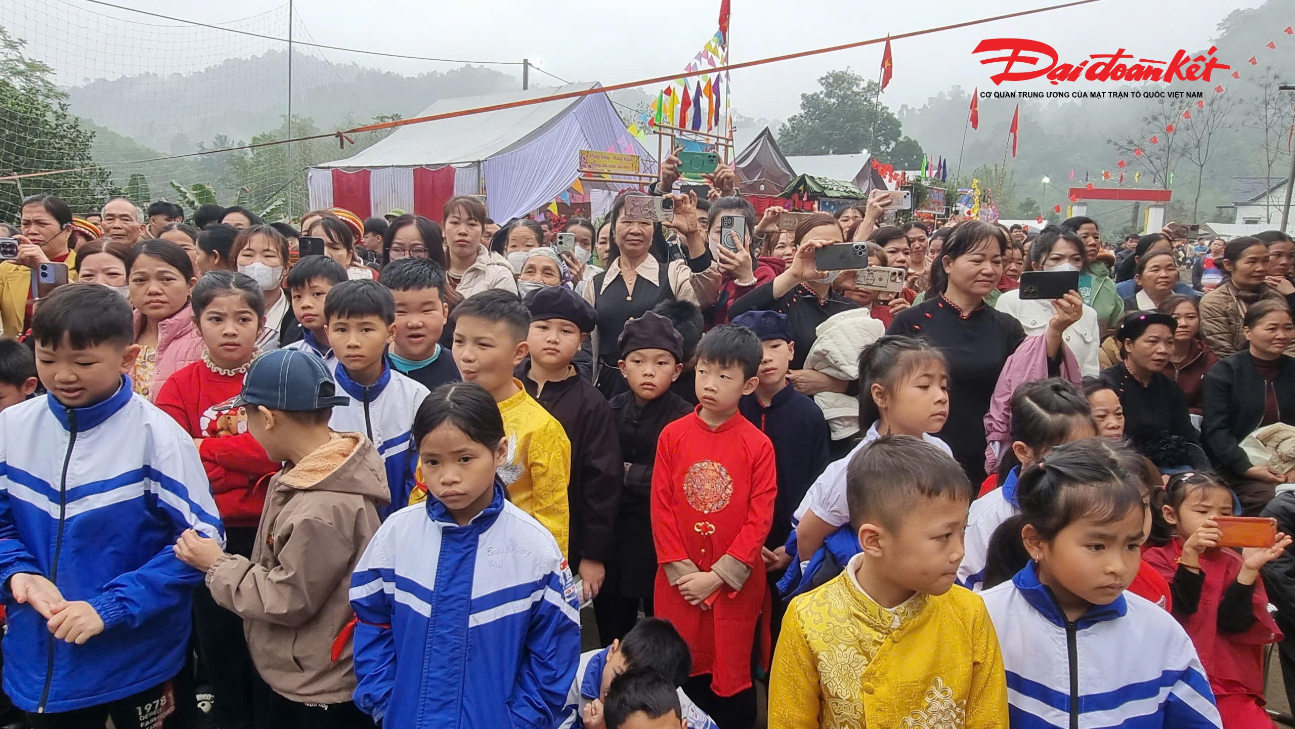 Lễ hội đã thu hút đông đảo người dân địa phương và du khách thập phương tham gia trẩy hội. Ảnh: Anh Toán.