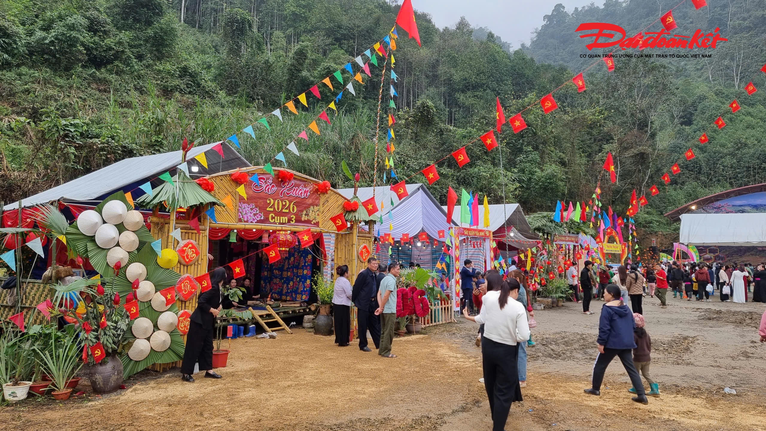 Chương trình Hội Xuân sẽ diễn ra nhiều hoạt động thi đấu thể thao, văn hóa như: Chương trình nghệ thuật, đi cà kheo, đánh cù, bịt mắt đánh trống, bóng chuyền... Ảnh: Anh Toán.