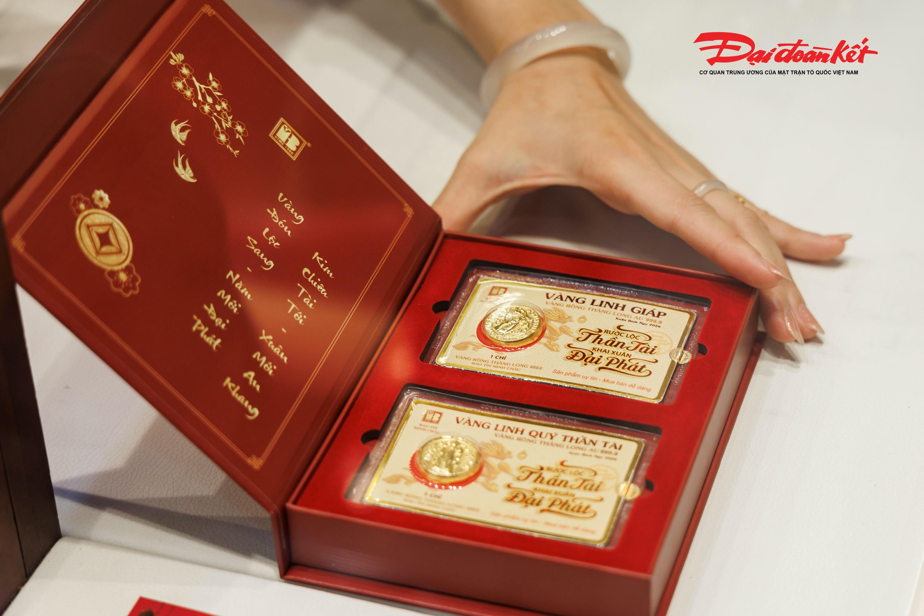 Điểm nổi bật của bộ sưu tập năm nay là sự kết hợp giữa yếu tố phong thủy – tài lộc và tính thẩm mỹ cao, đảm bảo vừa có giá trị tích trữ, vừa có thể sử dụng hoặc biếu tặng trang trọng. Ảnh: Quang Vinh.