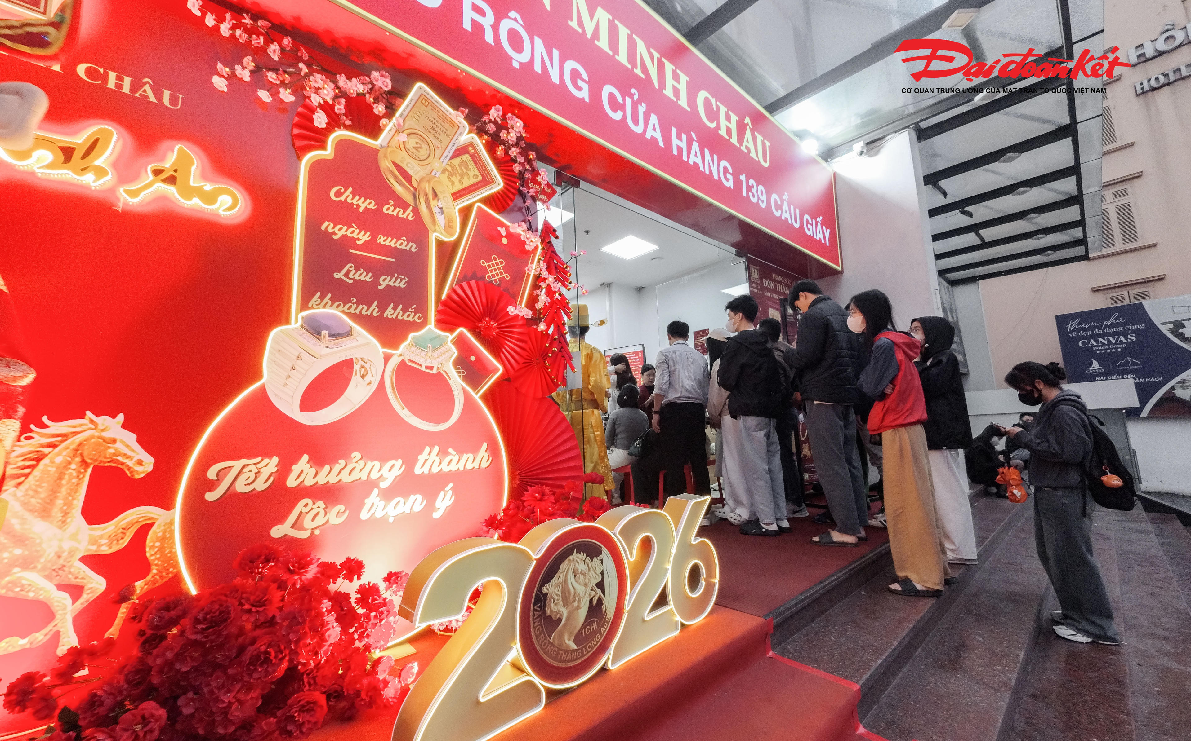 Nhằm giúp Quý khách giao dịch nhanh chóng, thuận tiện và giảm thời gian chờ đợi, Bảo Tín Minh Châu chính thức mở thêm 2 cơ sở mua – bán Vàng rồng Thăng Long 999.9. Ảnh: Quang Vinh.