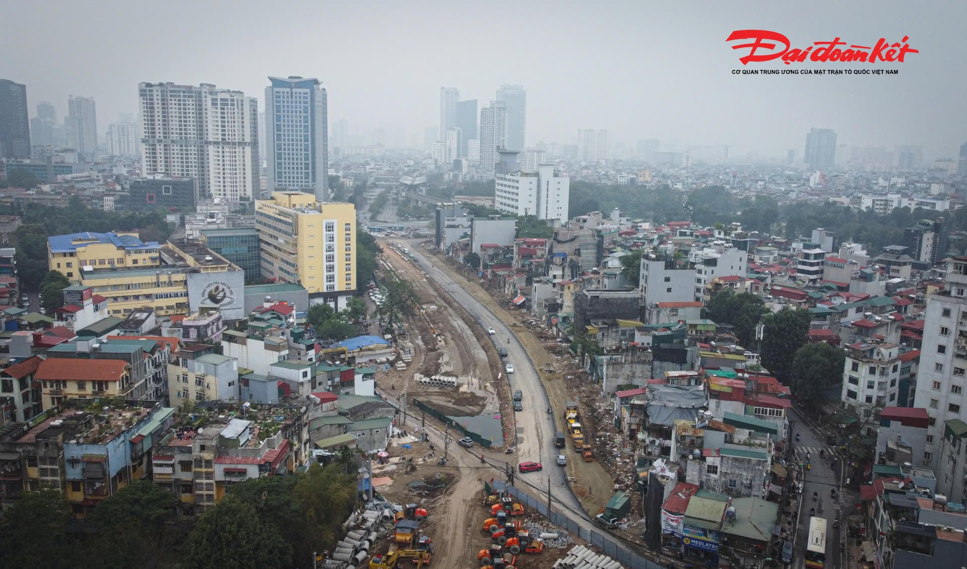 Với tổng mức đầu tư hơn 7.210 tỷ đồng, dự án được triển khai từ năm 2018 và dự kiến hoàn thành vào năm 2026. Đây là một trong những hạng mục hạ tầng trọng điểm nhằm từng bước hoàn thiện trục Vành đai 1, tăng cường năng lực kết nối và giảm áp lực giao thông khu vực nội đô.