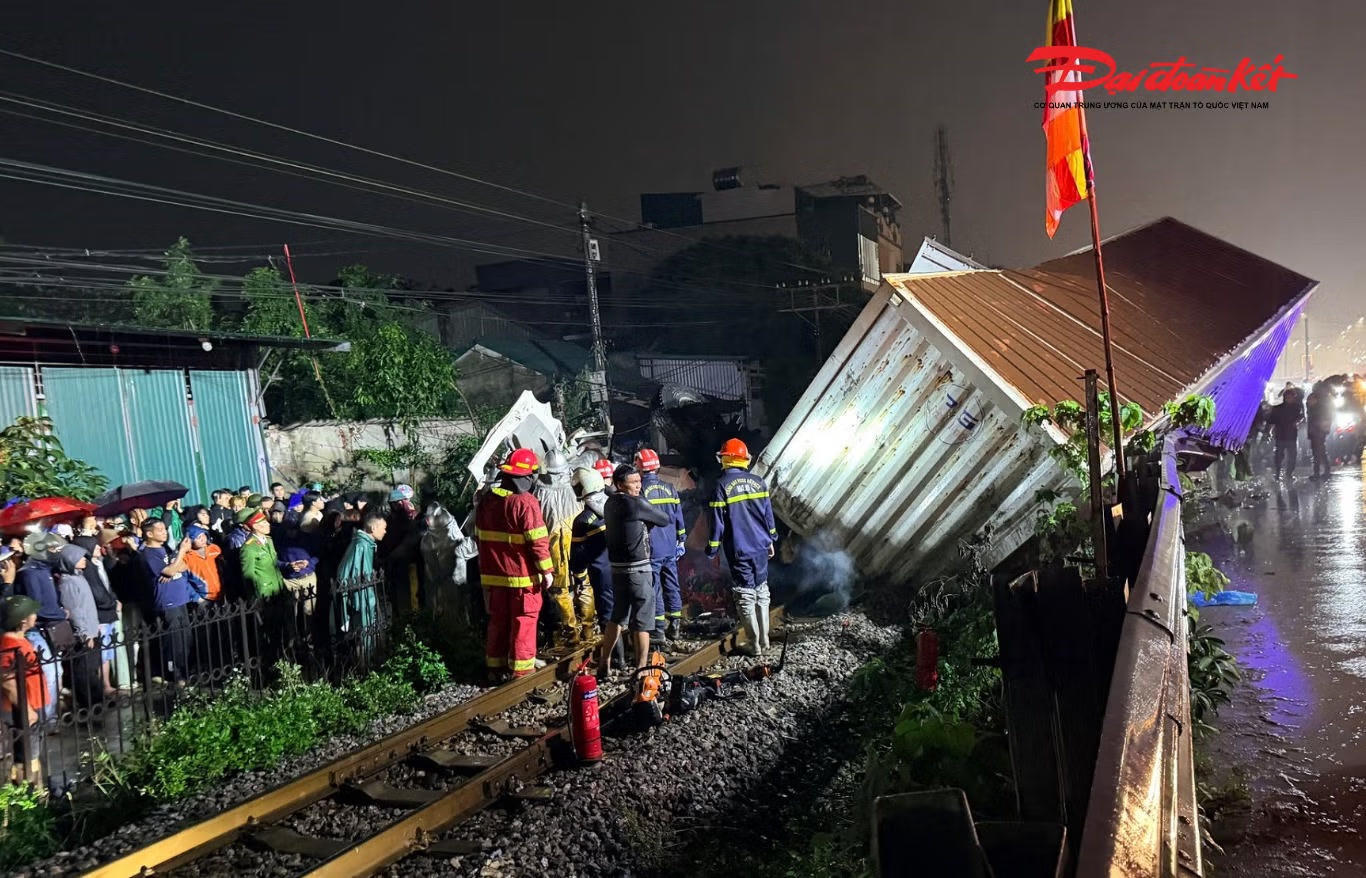 Ngày 25/2, một vụ va chạm nghiêm trọng giữa tàu hỏa và xe tải xảy ra tại xã Ngọc Hồi (Hà Nội), khiến ít nhất 1 người tử vong. 