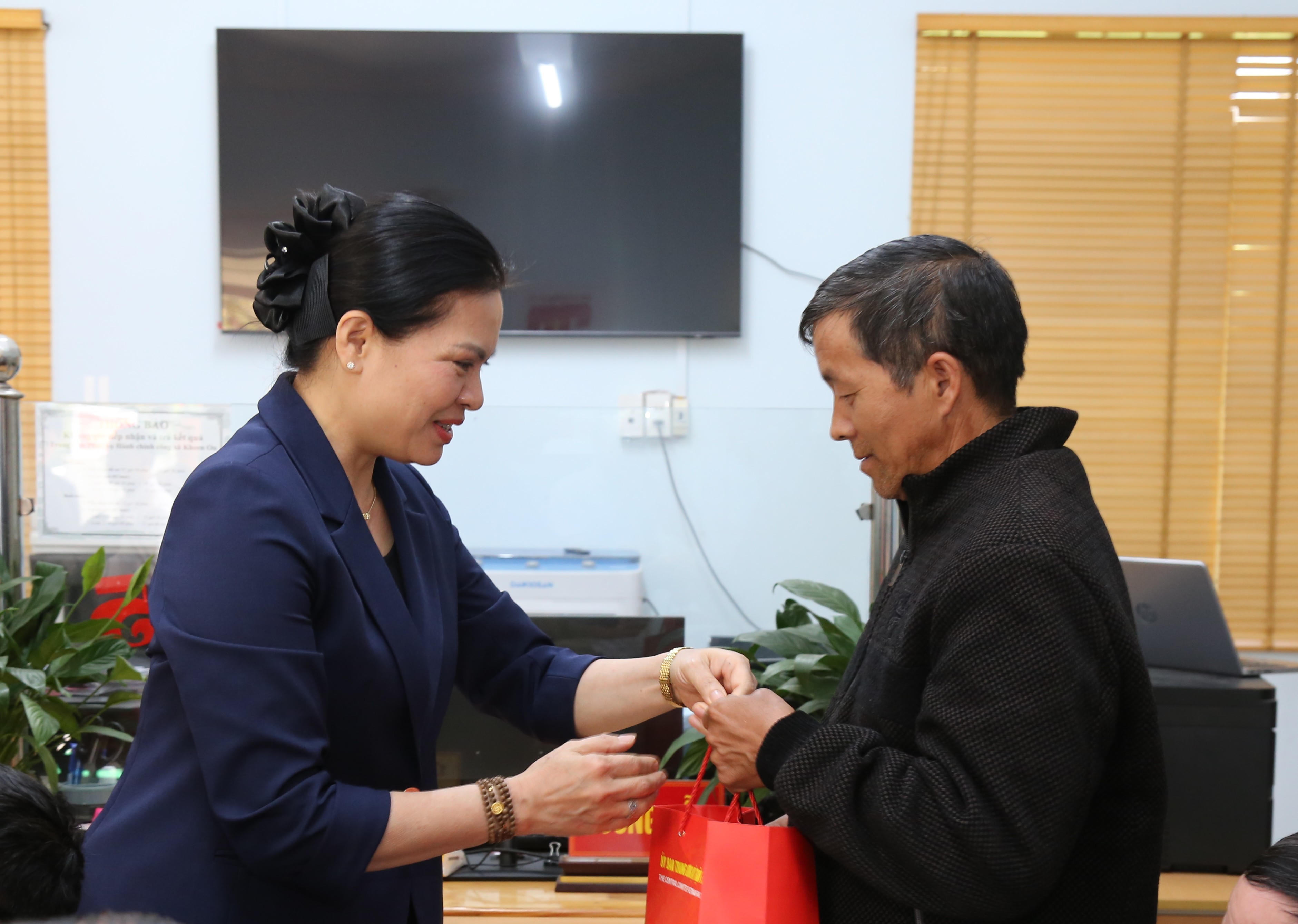 Phó Chủ tịch - Tổng Thư ký Hà Thị Nga và những khoảnh khắc gần dân nơi vùng cao Lai Châu