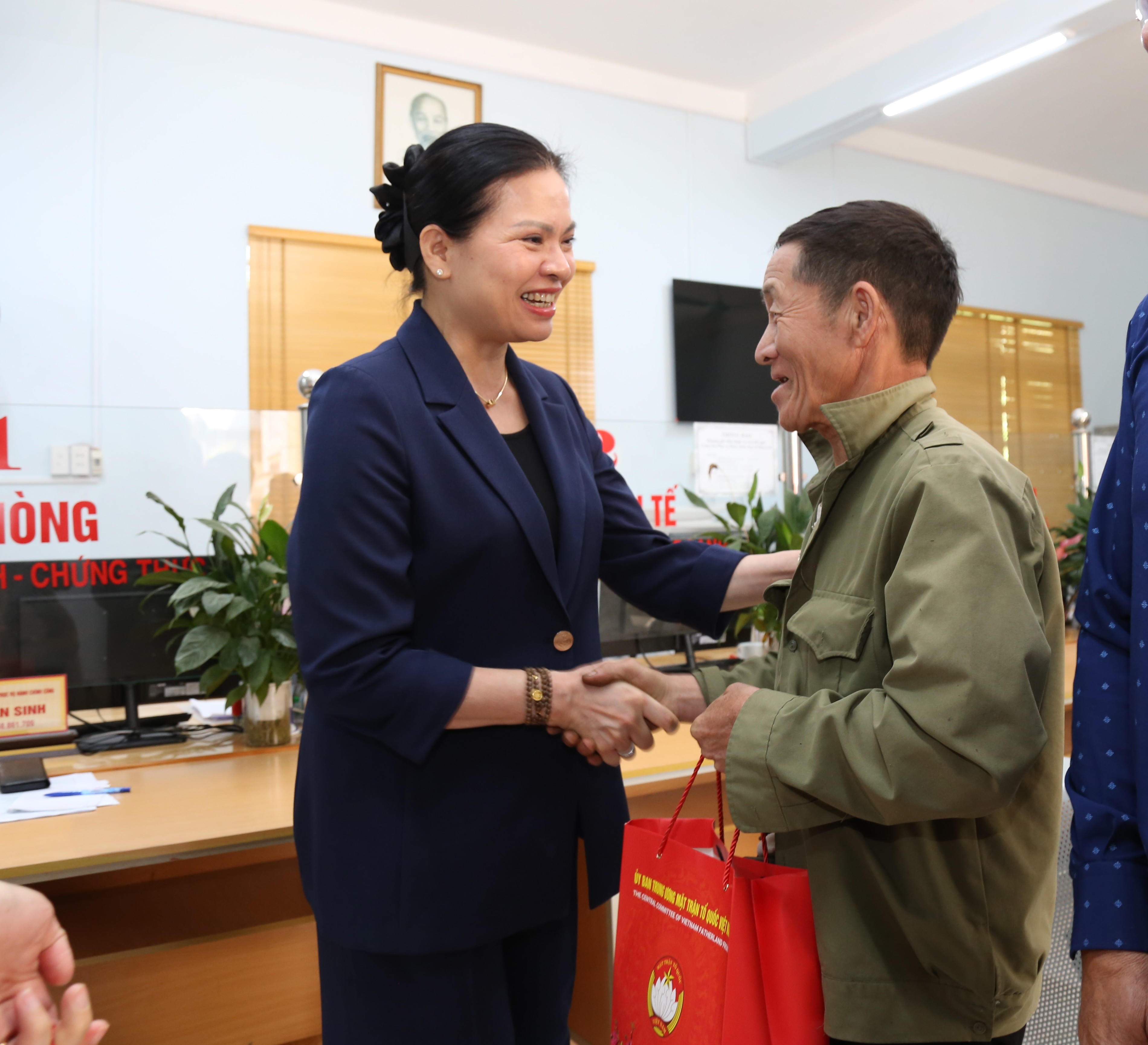 Phó Chủ tịch - Tổng Thư ký Hà Thị Nga và những khoảnh khắc gần dân nơi vùng cao Lai Châu