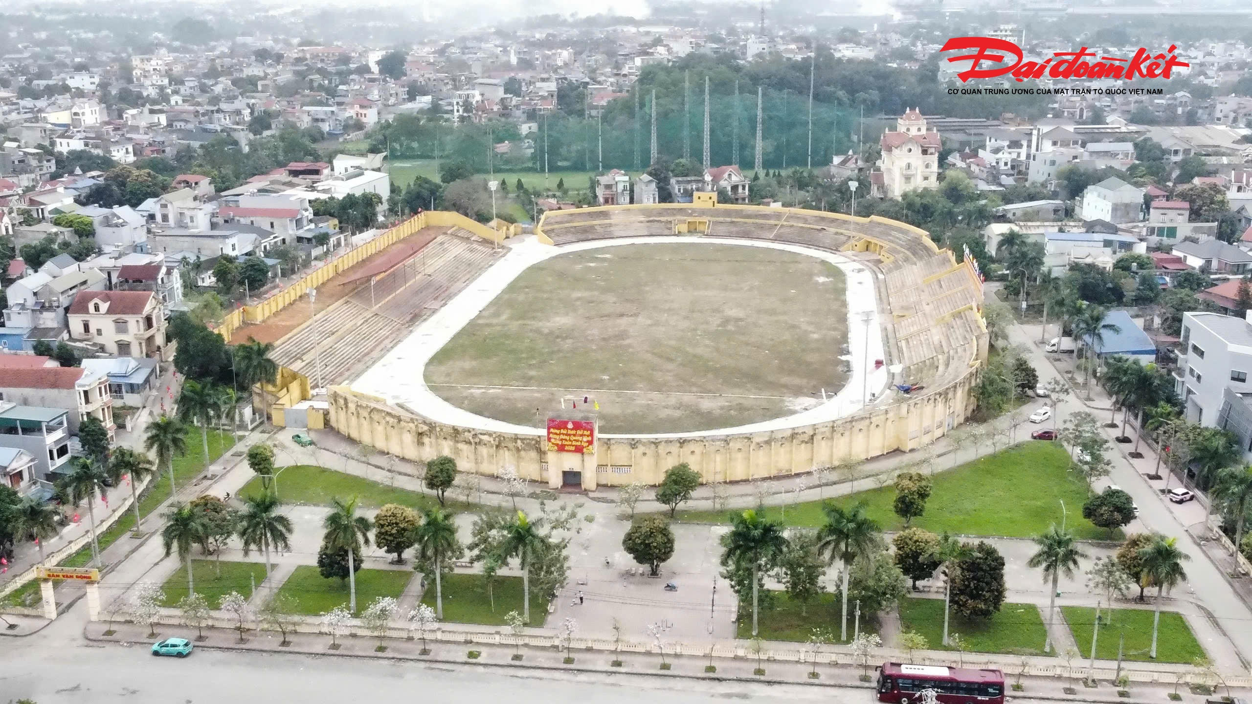 Sân vận động Gang Thép sau khi được cải tạo đã mang diện mạo mới. Ảnh: Anh Toán.