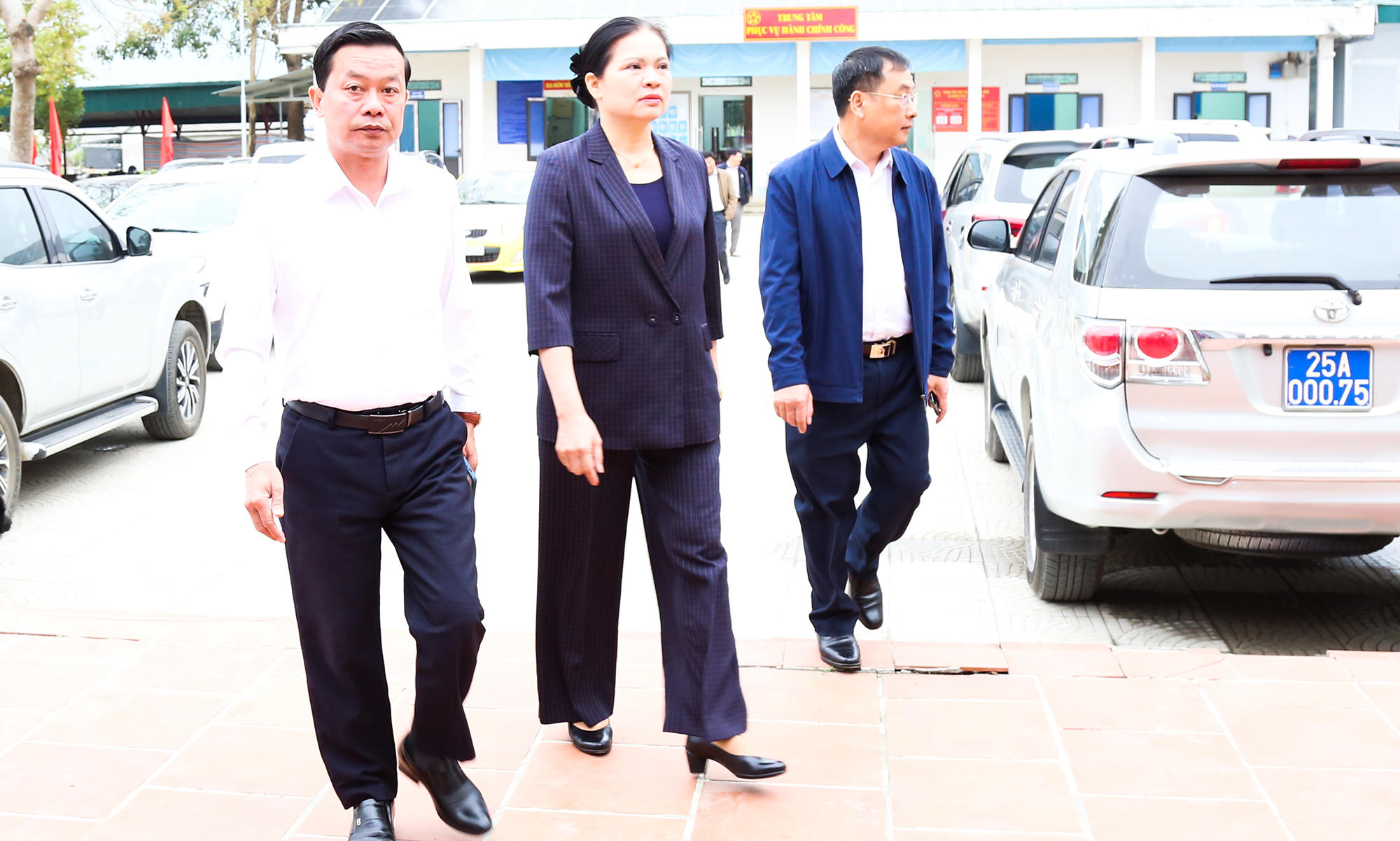 Sáng 5/3, tại hội trường nhà văn hóa xã Mường Khoa (Lai Châu), Ủy&nbsp;viên Ban Chấp hành Trung ương Đảng, Phó Chủ tịch - Tổng Thư ký Ủy ban Trung ương MTTQ Việt Nam Hà Thị Nga có buổi tiếp xúc cử tri tại xã Mường Khoa.