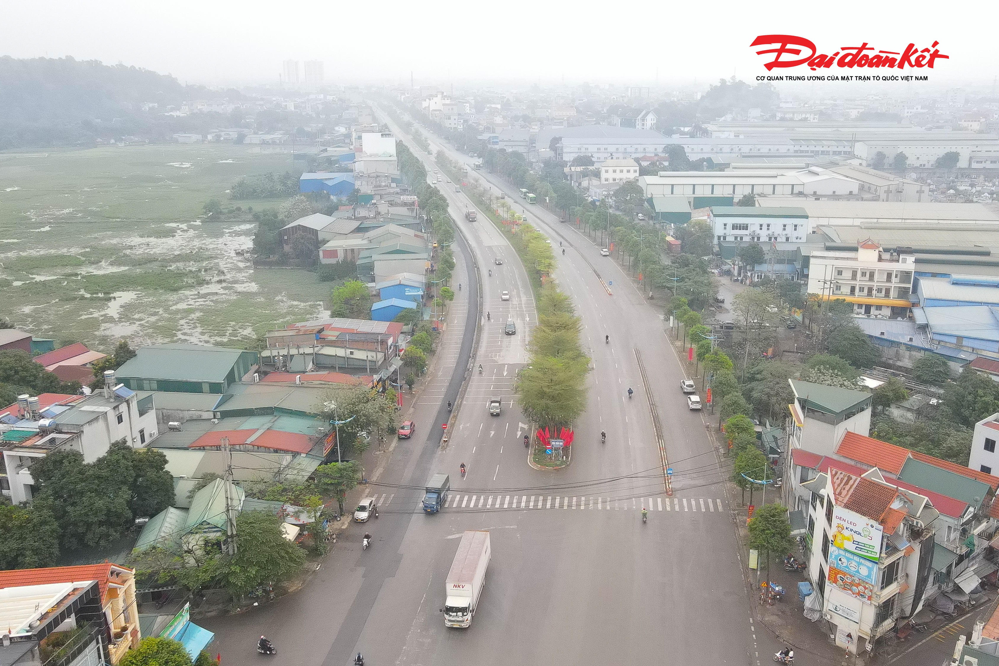 Với quy mô mỗi bên 6 làn xe, tuyến đường góp phần tạo diện mạo khang trang, hiện đại cho khu vực phường Chương Mỹ.