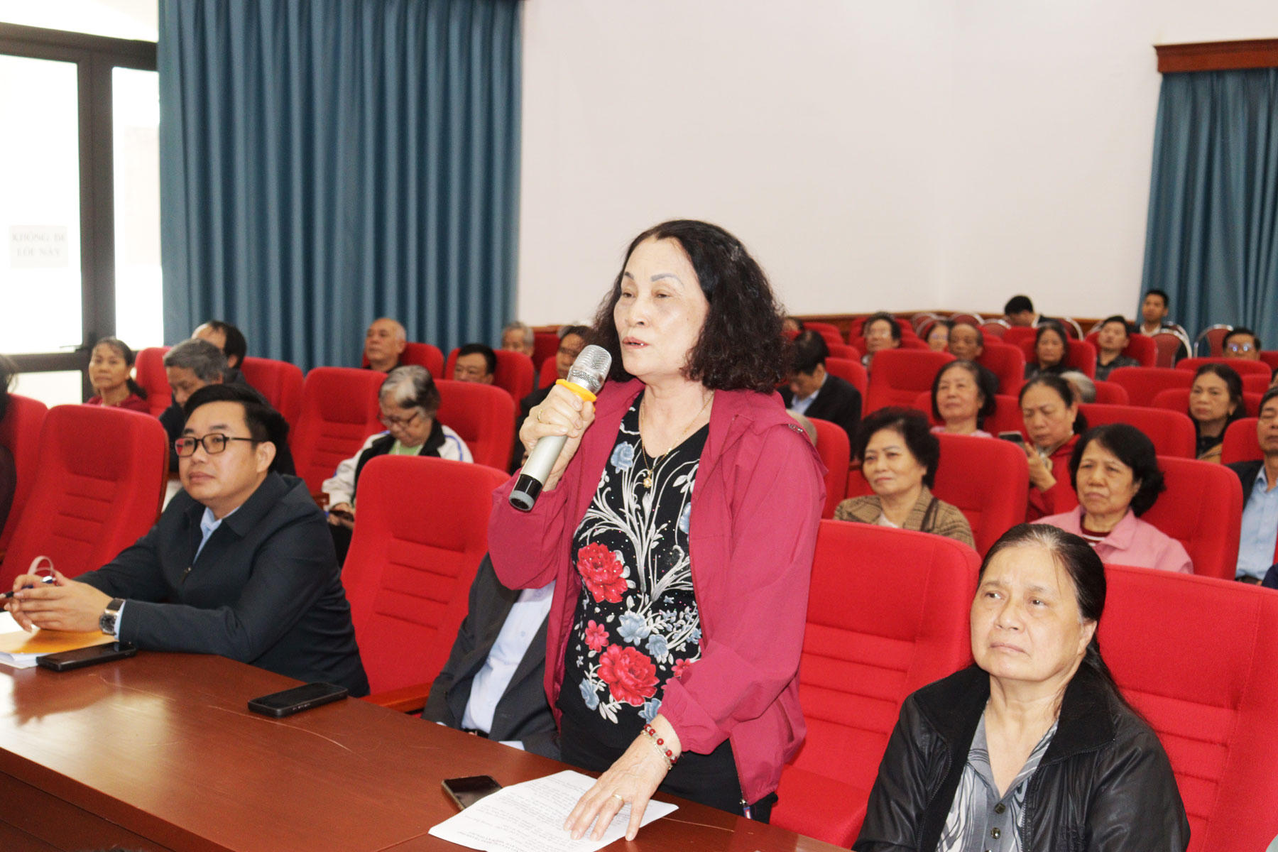 Cử tri phường Lê Chân tin tưởng và mong muốn các ứng viên thực sự là cầu nối, đưa những kiến nghị, đề xuất chính đáng của nhân dân phường Lê Chân, phường An Biên đến diễn đàn HĐND thành phố. Ảnh: HT.&nbsp;