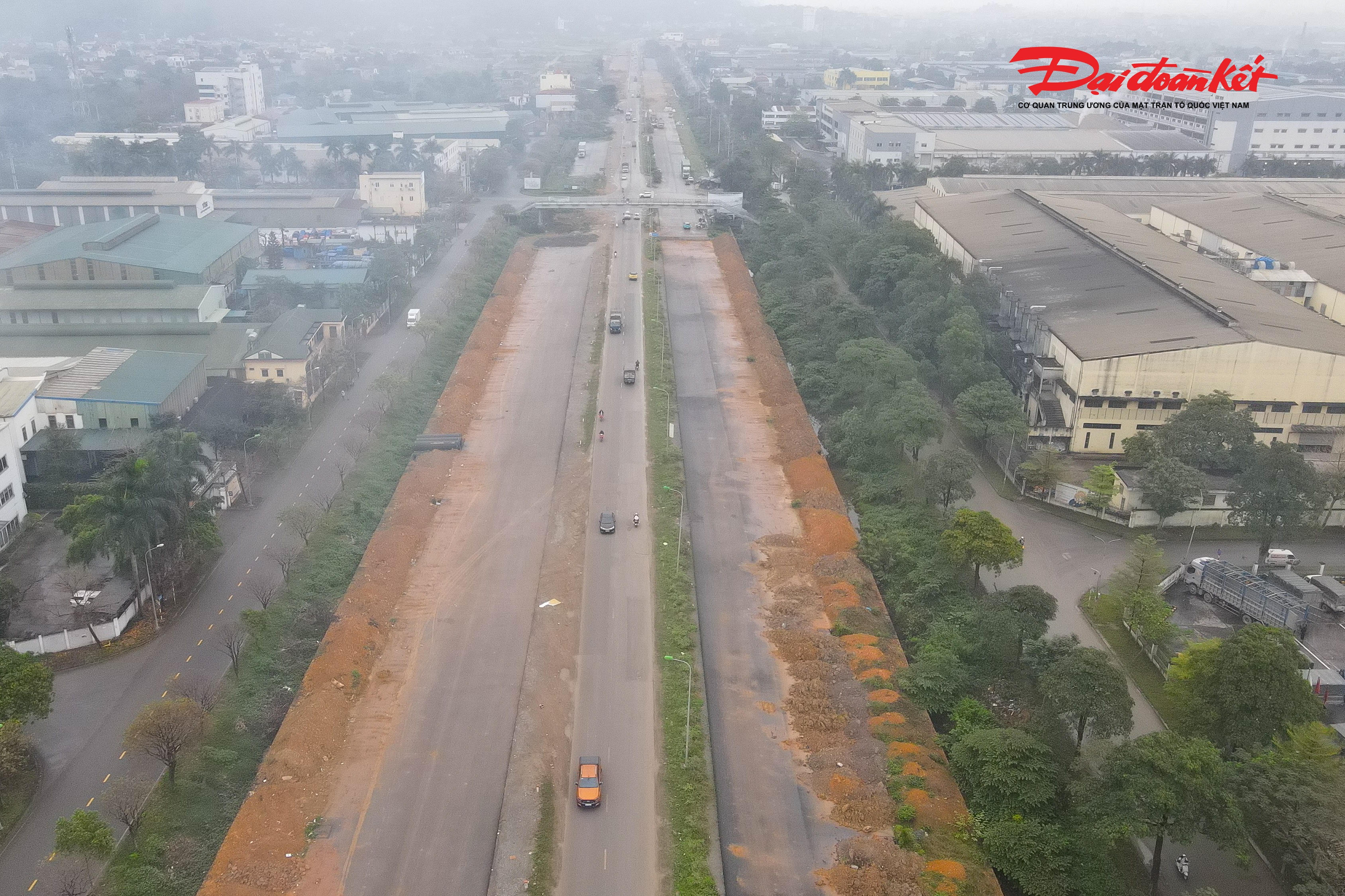 Ban Quản lý dự án đầu tư xây dựng công trình giao thông TP Hà Nội cho biết, dự án cải tạo, nâng cấp Quốc lộ 6 đoạn Ba La - Xuân Mai được triển khai với ba dự án thành phần. Trong đó, hai dự án thực hiện công tác bồi thường, hỗ trợ và tái định cư trên địa bàn các phường Hà Đông và Chương Mỹ; dự án còn lại là đầu tư xây dựng, cải tạo, nâng cấp tuyến đường.. 