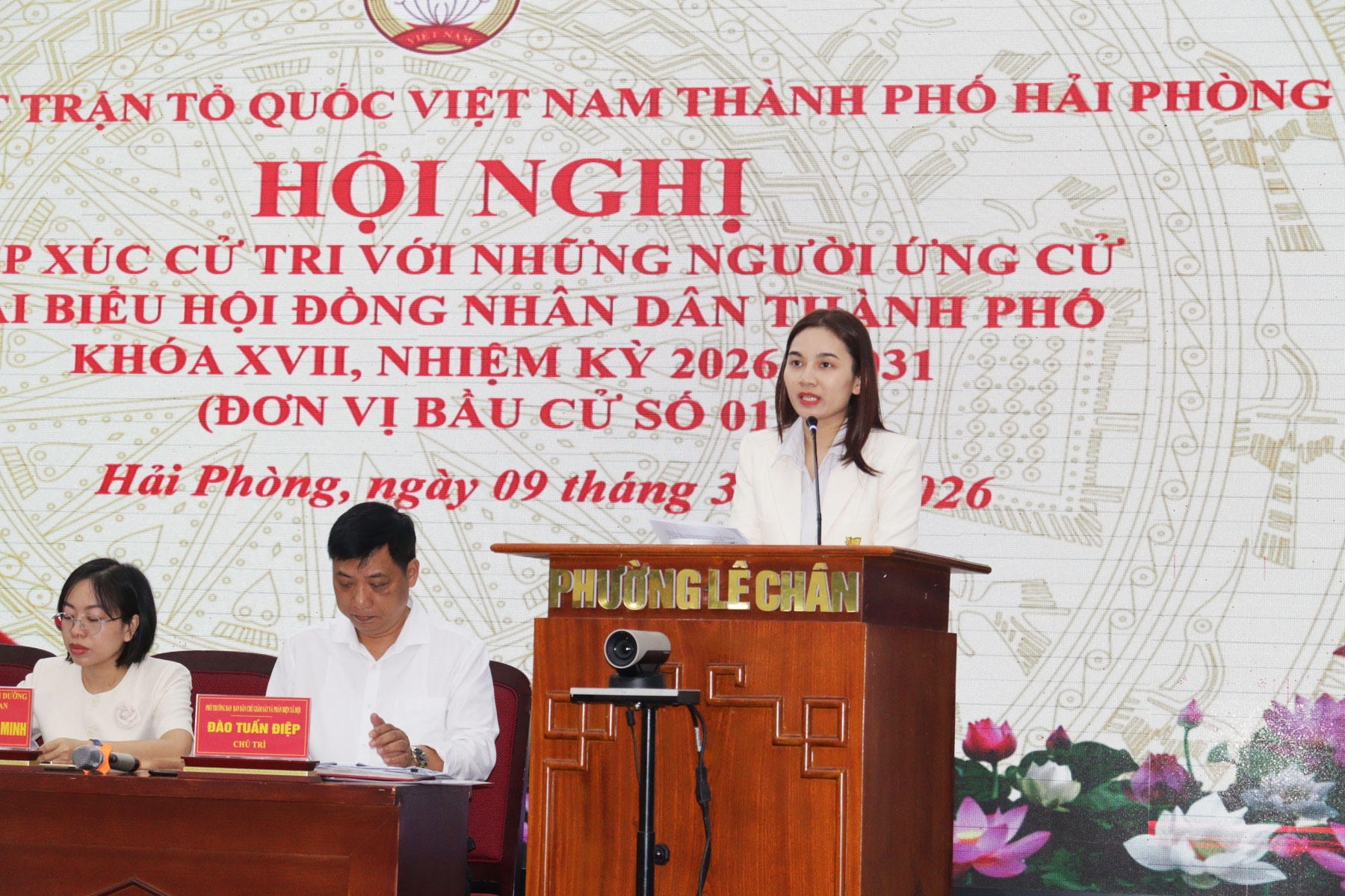 Bà Đặng Thị Thanh Huyền, Giáo viên Trường THPT Ngô Quyền trình bày Chương trình hành động. Ảnh: HT.&nbsp;