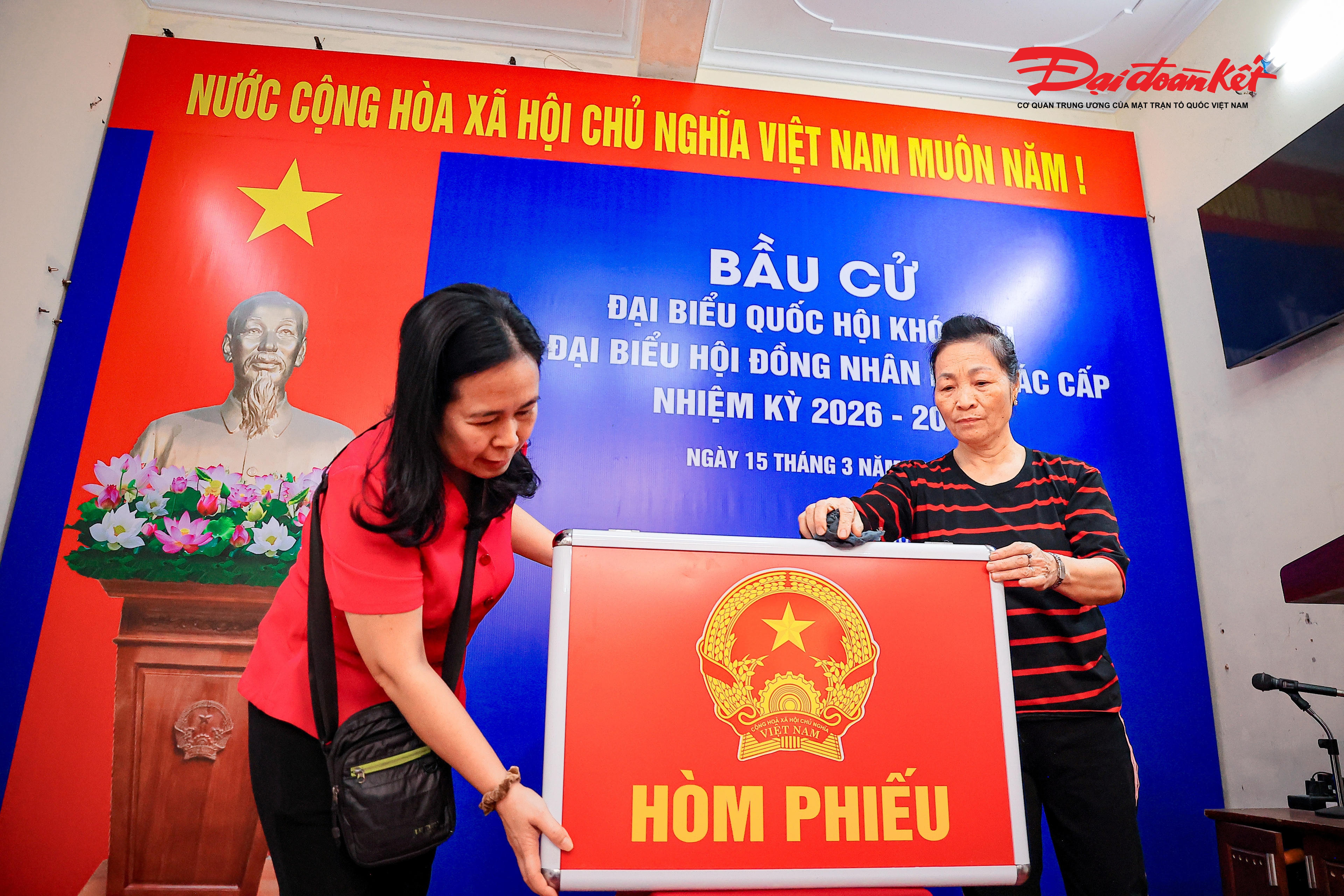 Công tác vệ sinh, sắp xếp bàn ghế tại điểm bầu cử được khẩn trương hoàn thiện trước ngày bầu cử