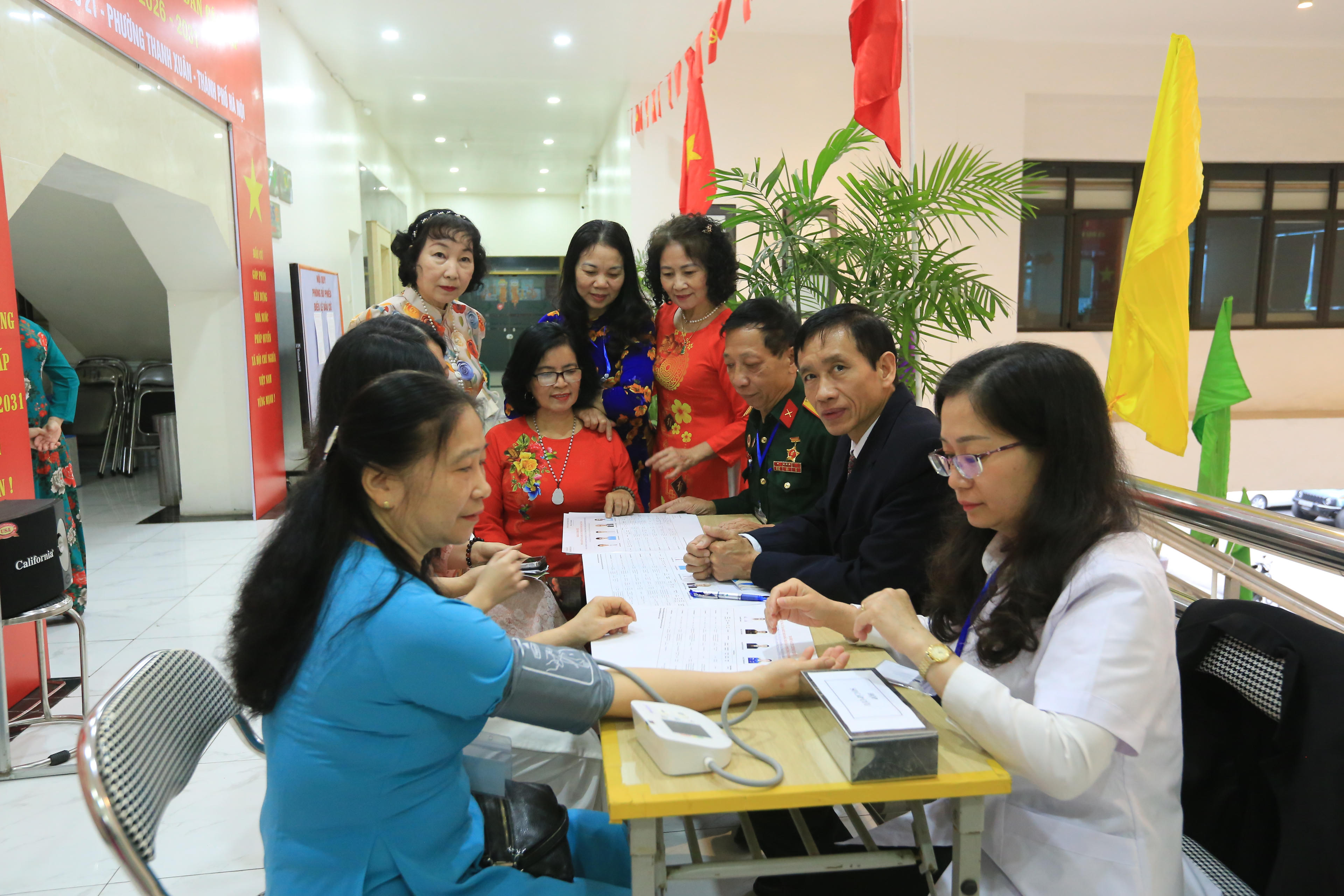 Công tác y tế được chuẩn bị chu đáo tại khu vực bỏ phiếu số 21. Ảnh: Vũ Mạnh.