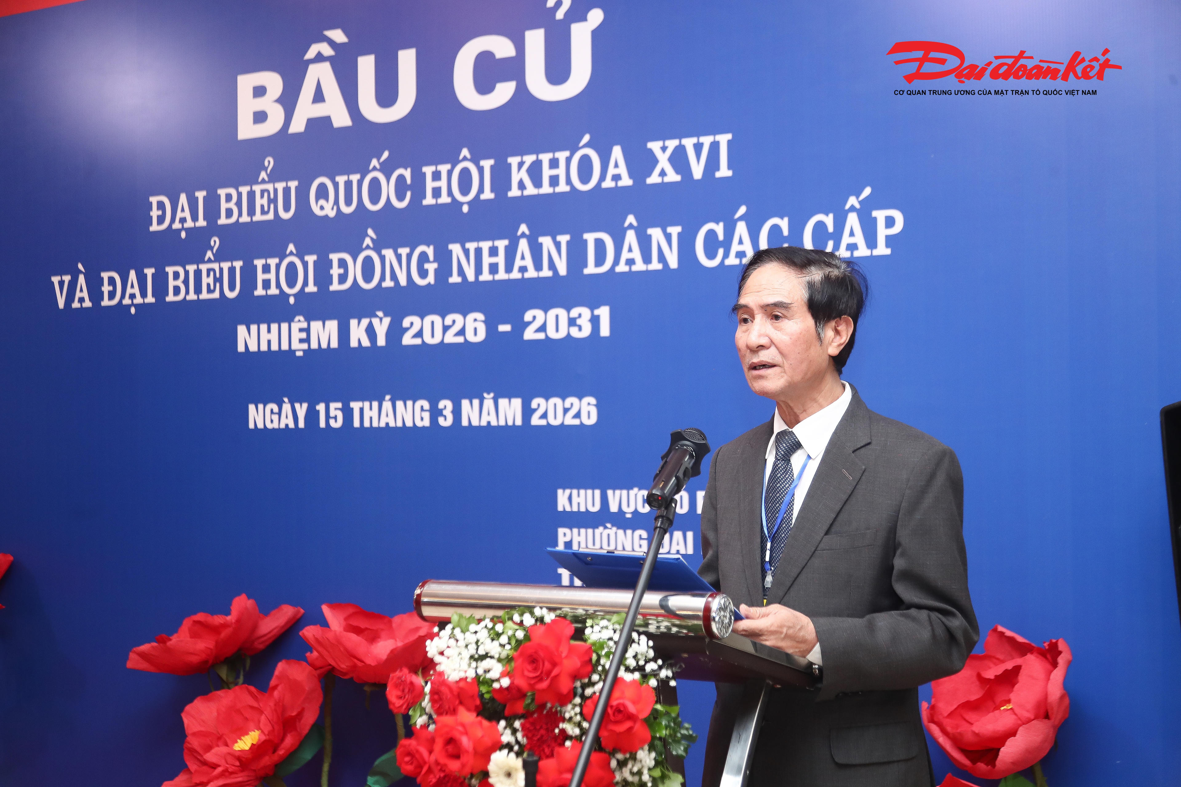 "Tổ bầu cử có 20 thành viên được tập huấn và phân công vào các vị trí cụ thể, sẵn sàng thực hiện tốt nhiệm vụ được giao", ông Nguyễn Thái Hòa cho hay.&nbsp;