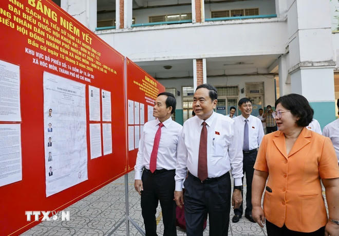 Chủ tịch Quốc hội kiểm tra công tác bầu cử tại TP Hồ Chí Minh.
Sáng 15/3/2026, Chủ tịch Quốc hội Trần Thanh Mẫn, Chủ tịch Hội đồng Bầu cử quốc gia tham gia bỏ phiếu bầu cử, trả lời phỏng vấn và kiểm tra công tác bầu cử tại Khu vực bỏ phiếu số 14 Trường THCS Đỗ Văn Dậy, xã Hóc Môn, Thành phố Hồ Chí Minh.
