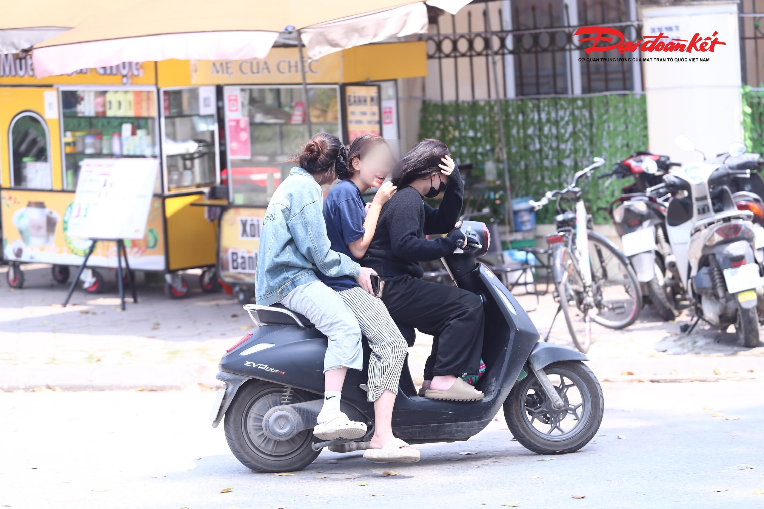 Nhiều trường hợp khi phát hiện lực lượng CSGT đã quay đầu xe bỏ chạy, gây mất trật tự, an toàn giao thông.