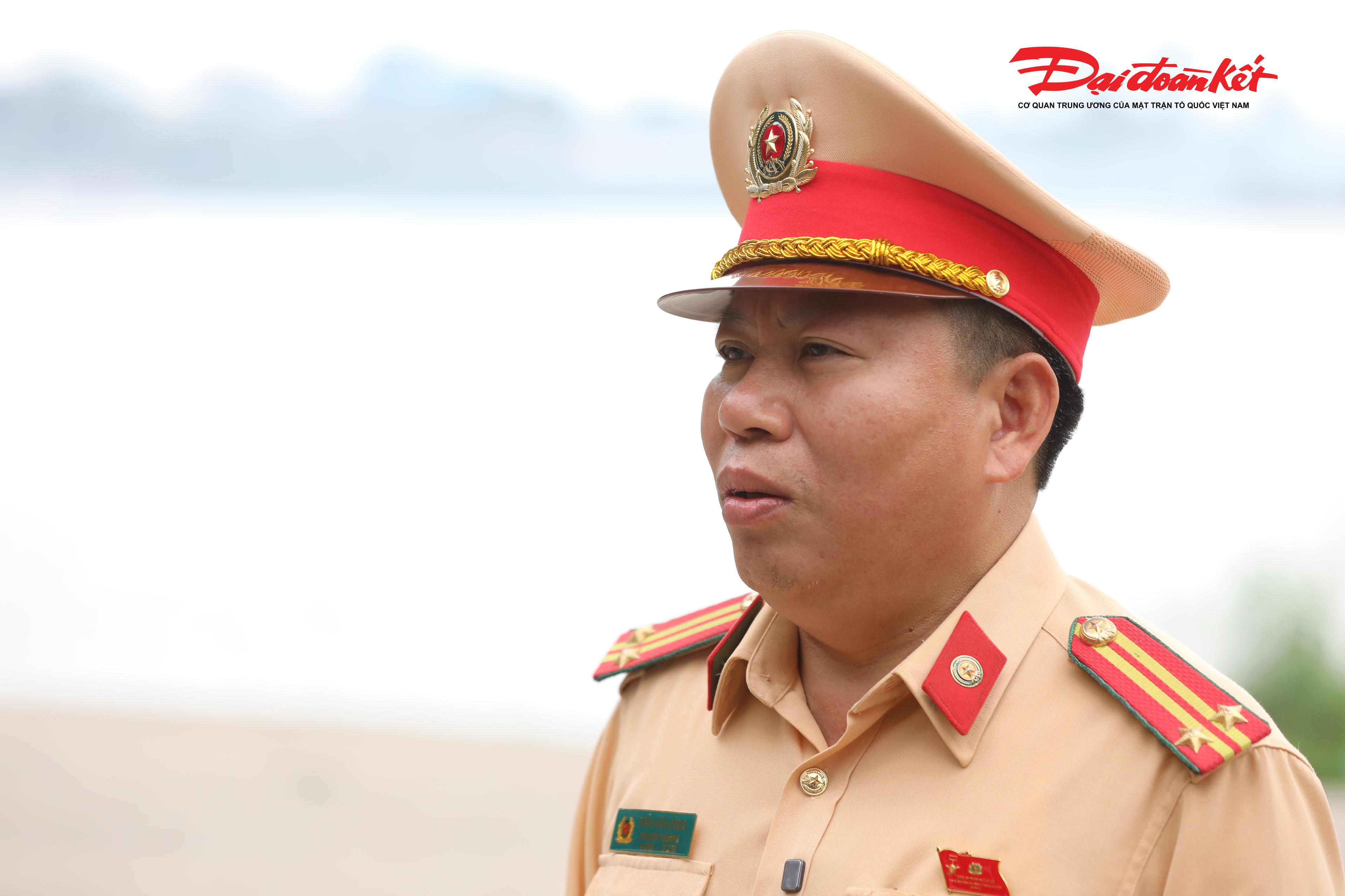 Trung tá Trần Văn Công – Phó Đội trưởng Đội Cảnh sát giao thông đường thủy số 2 (Phòng CSGT Công an TP Hà Nội) cho biết: "Thực hiện phong trào “Ba nhất” của Công an TP Hà Nội, Đội Cảnh sát giao thông đường thủy số 2 đã tổ chức hội nghị tuyên truyền về chấp hành Luật Trật tự, an toàn giao thông đường thủy. Chúng tôi phối hợp với Học viện Cảnh sát nhân dân, các đội nghiệp vụ cùng các chủ bến khách dọc tuyến sông và khu vực cụm suối Yến để cùng tham gia".