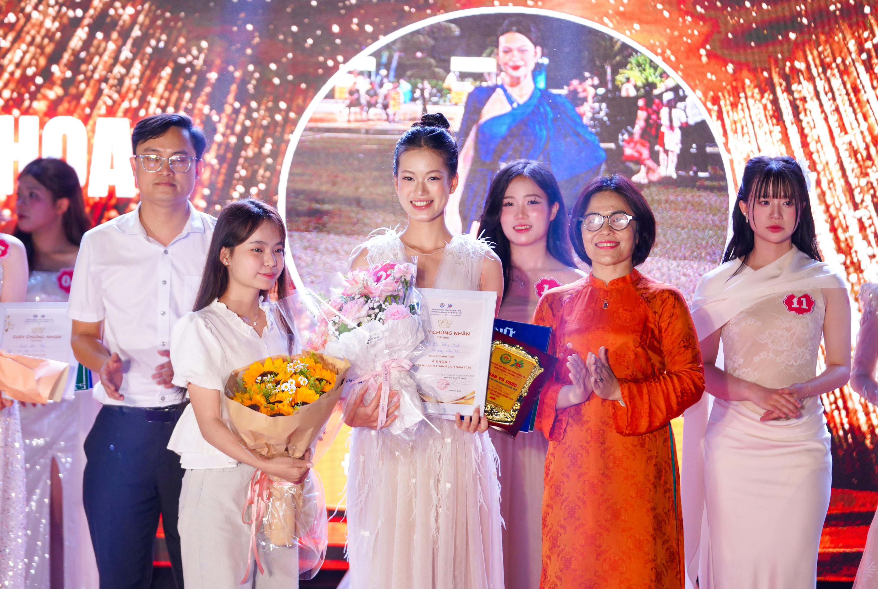 Các danh hiệu Á khoa 1...