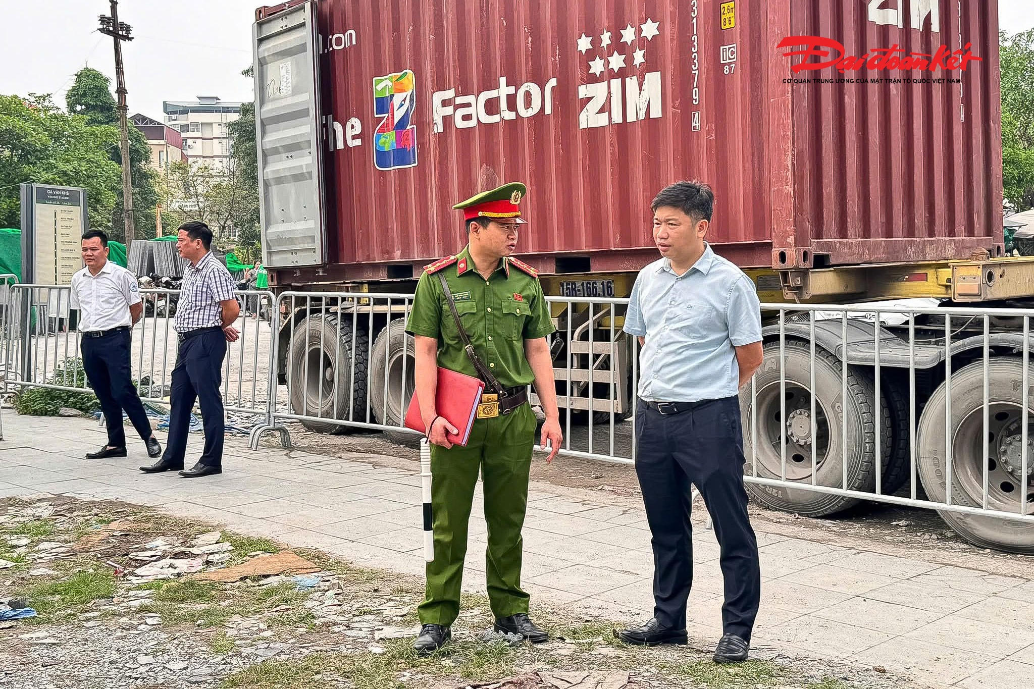 Ghi nhận thực tế cho thấy, nhiều bãi xe tự phát trước đây hoạt động công khai, thu phí trái phép nay đã bị xóa bỏ. Một số khu đất trống được dựng rào để quản lý, tránh bị tái sử dụng sai mục đích.&nbsp;