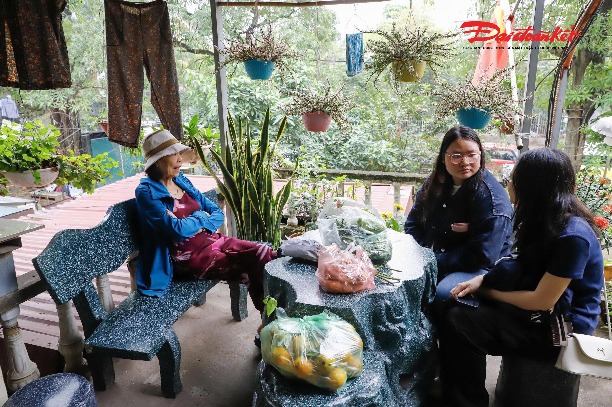 Cùng quan điểm, bà Hà My (cư dân tầng 2) bày tỏ, mong muốn chủ đầu tư đảm bảo quyền lợi cho người dân trong quá trình cải tạo. Theo bà, ngoài chính sách đền bù hợp lý, cần có phương án bố trí nơi ở tạm cư phù hợp trong thời gian xây dựng lại chung cư.