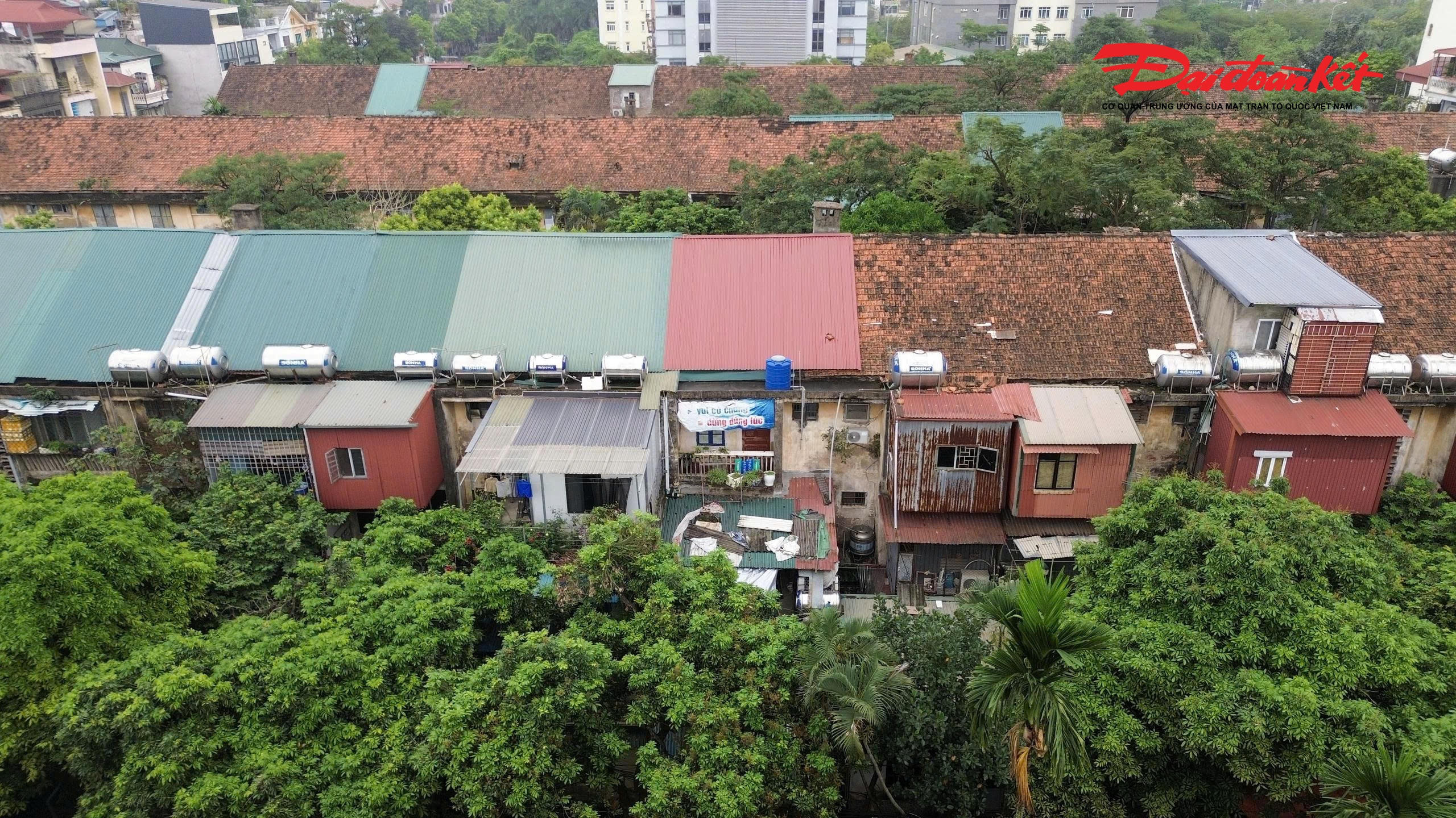 “Khi nghe thông tin Nhà nước có kế hoạch xây dựng chung cư 34 tầng hiện đại, tôi rất ủng hộ. Chỉ mong có chính sách đền bù thỏa đáng để người dân yên tâm”, bà Nhị chia sẻ.