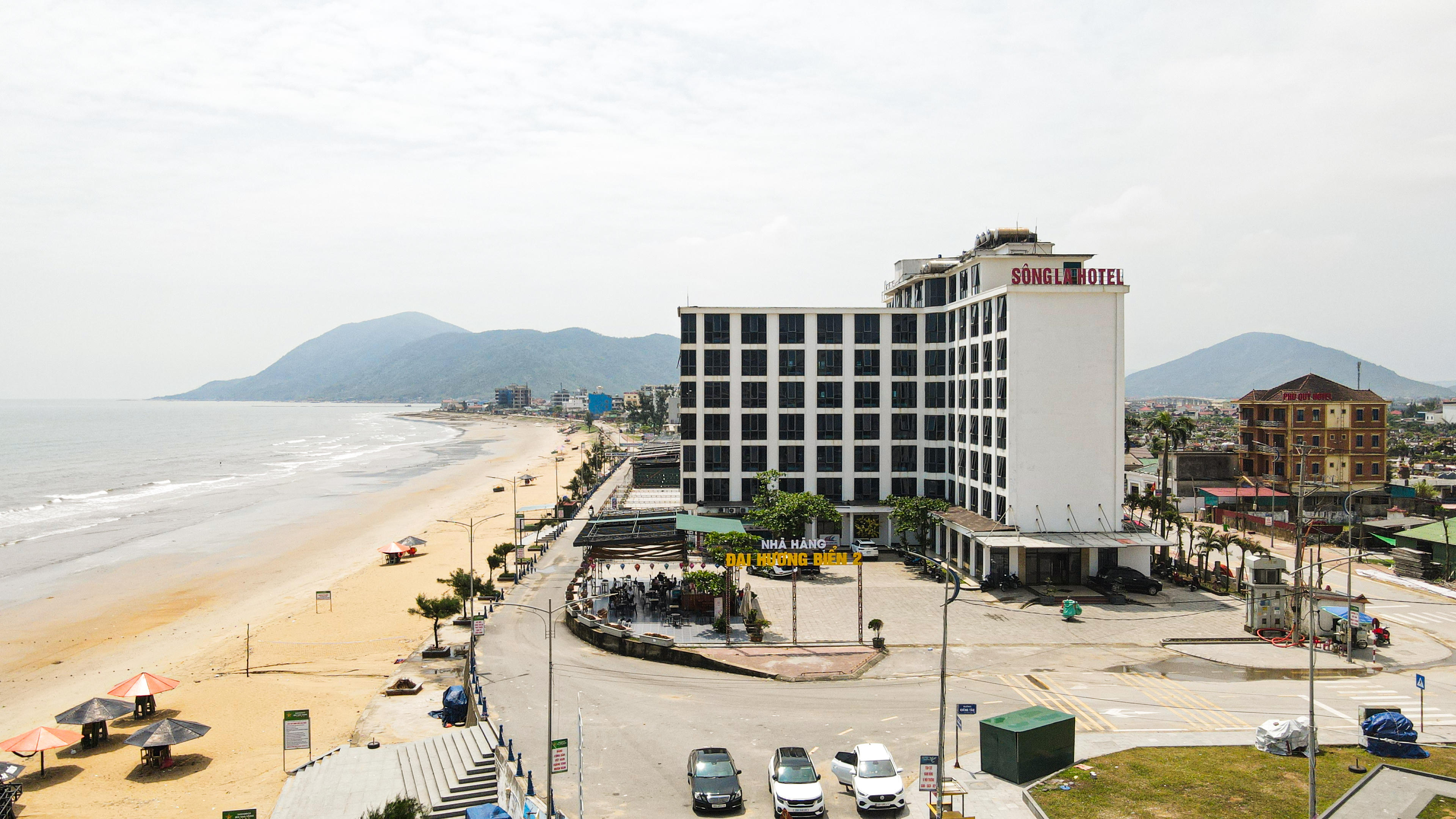 Khách sạn Sông La có 180 phòng nhưng do tính mùa vụ nên mùa thấp điểm phải cắt giảm gần một nửa nhân sự.