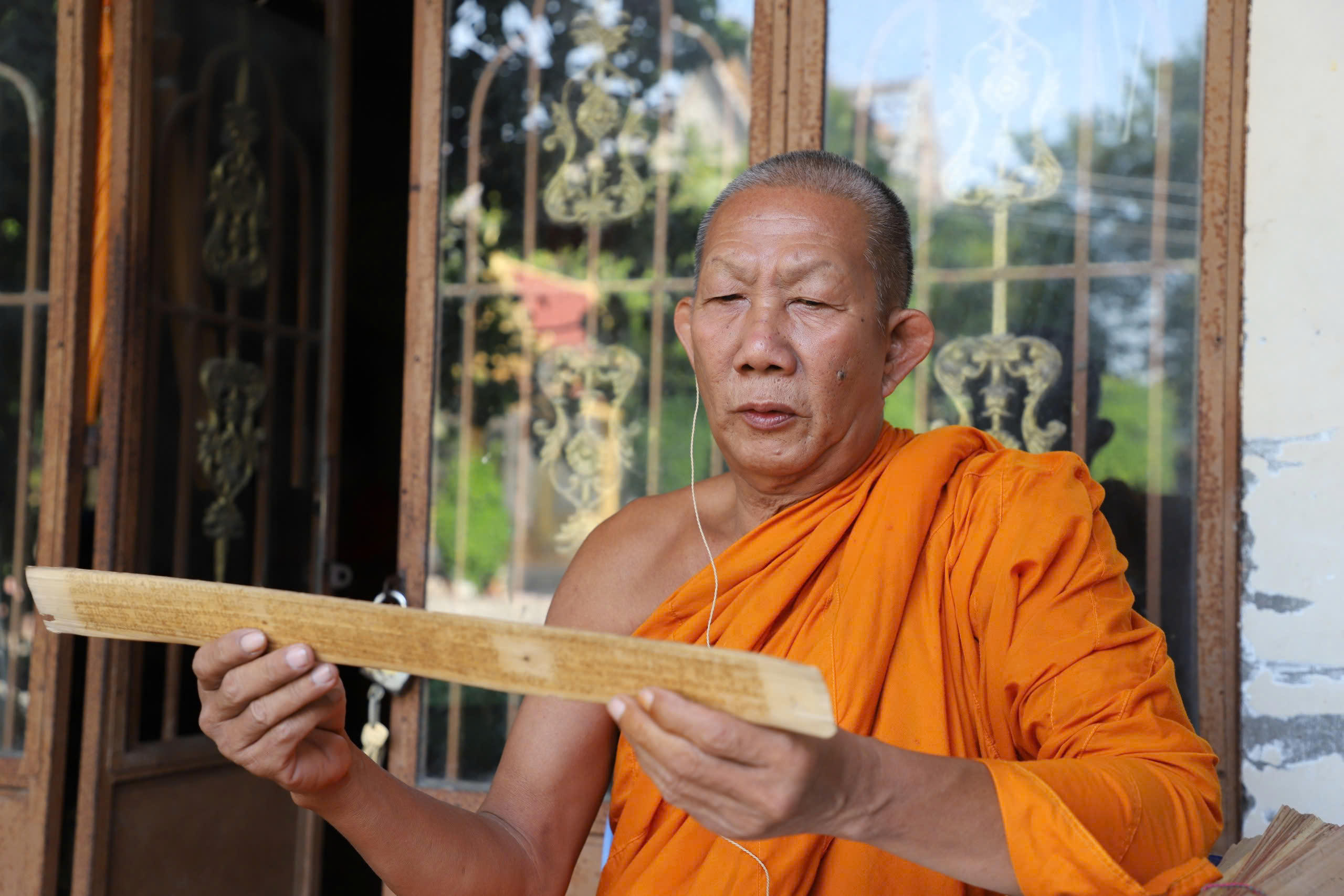Hòa thượng Chau Sơn Hy giới thiệu về kinh lá buông