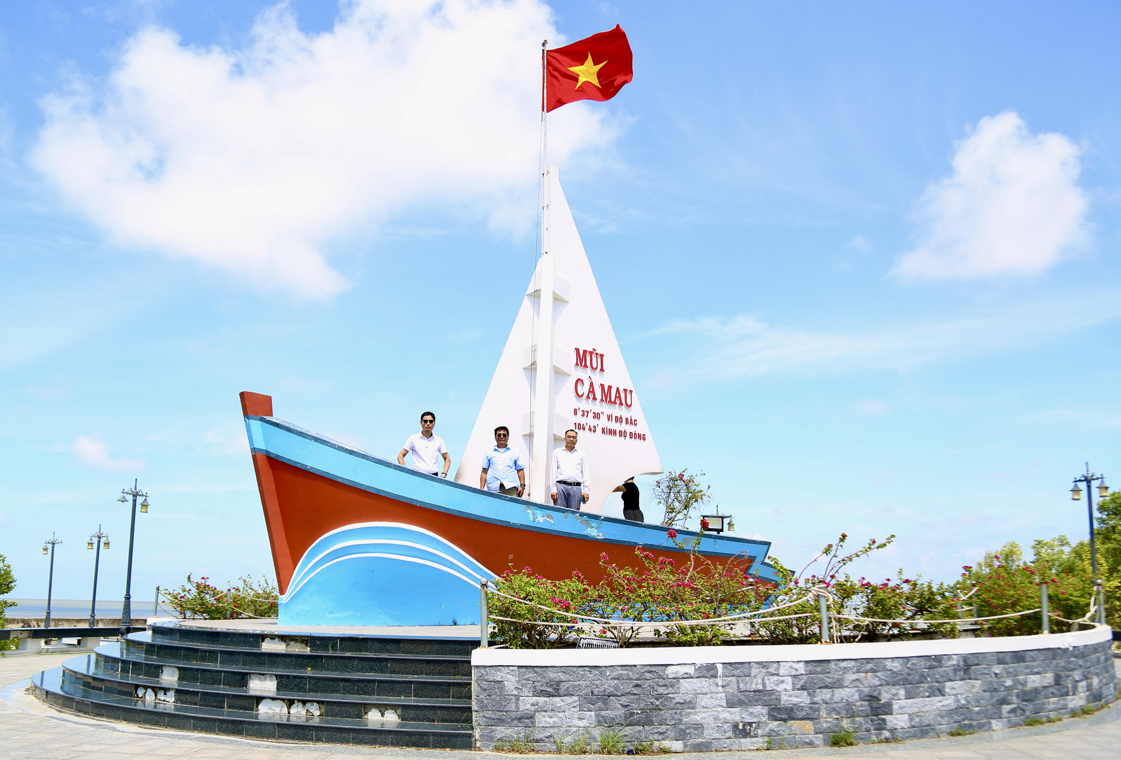 Biểu tượng con tàu Mũi Cà Mau.