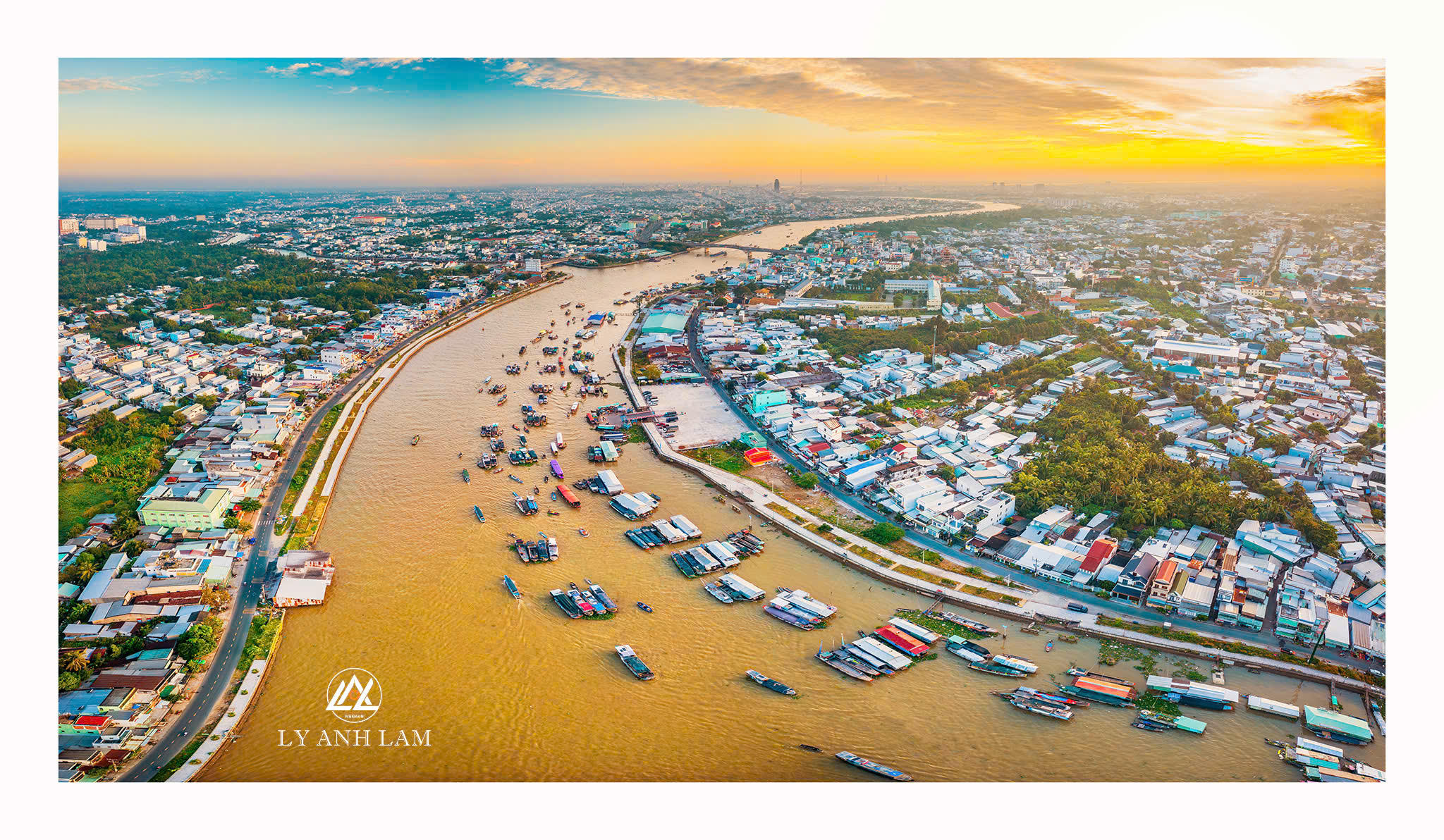 Chợ nổi Cái Răng luôn là điểm đến đầu tiên của du khách khi đặt chân đến thủ phủ Tây Đô. Ảnh: Lý Anh Lam