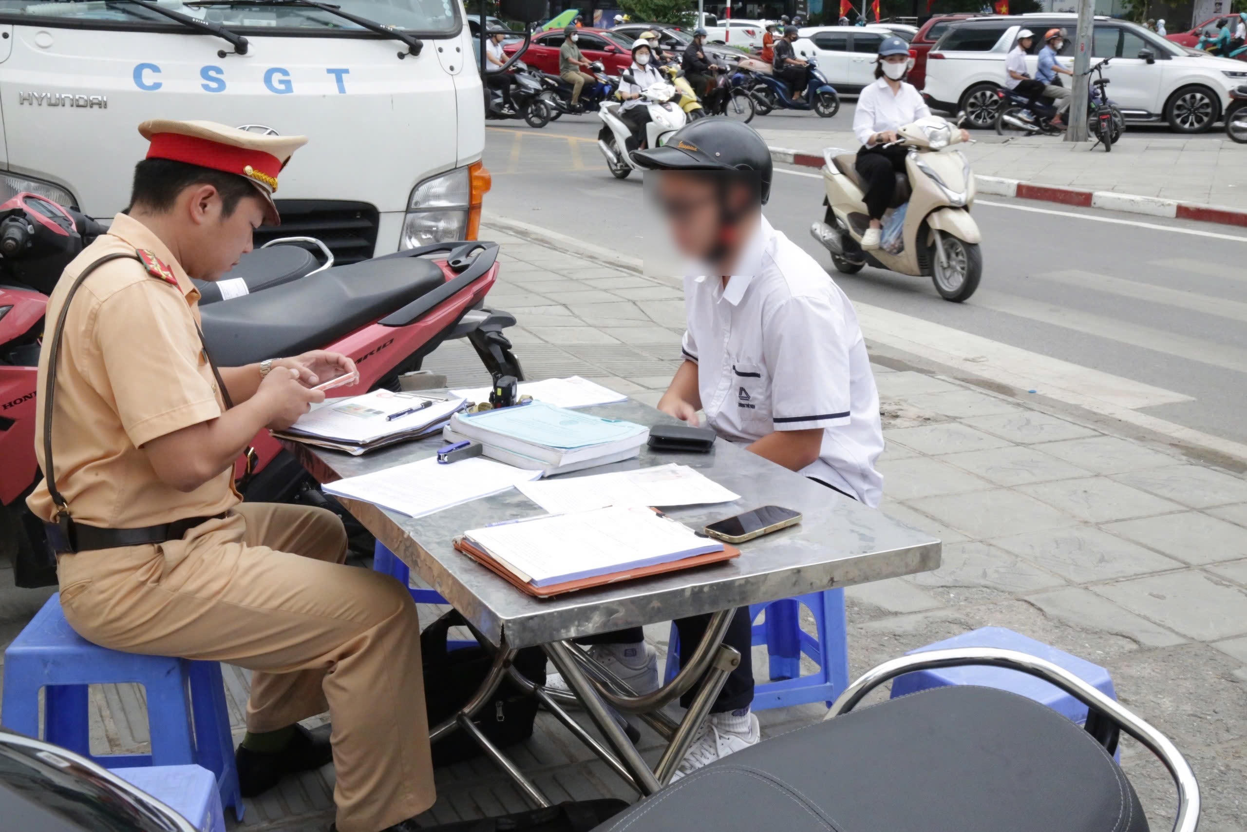 Bảo vệ trẻ em khi ra đường: Những khoảng trống