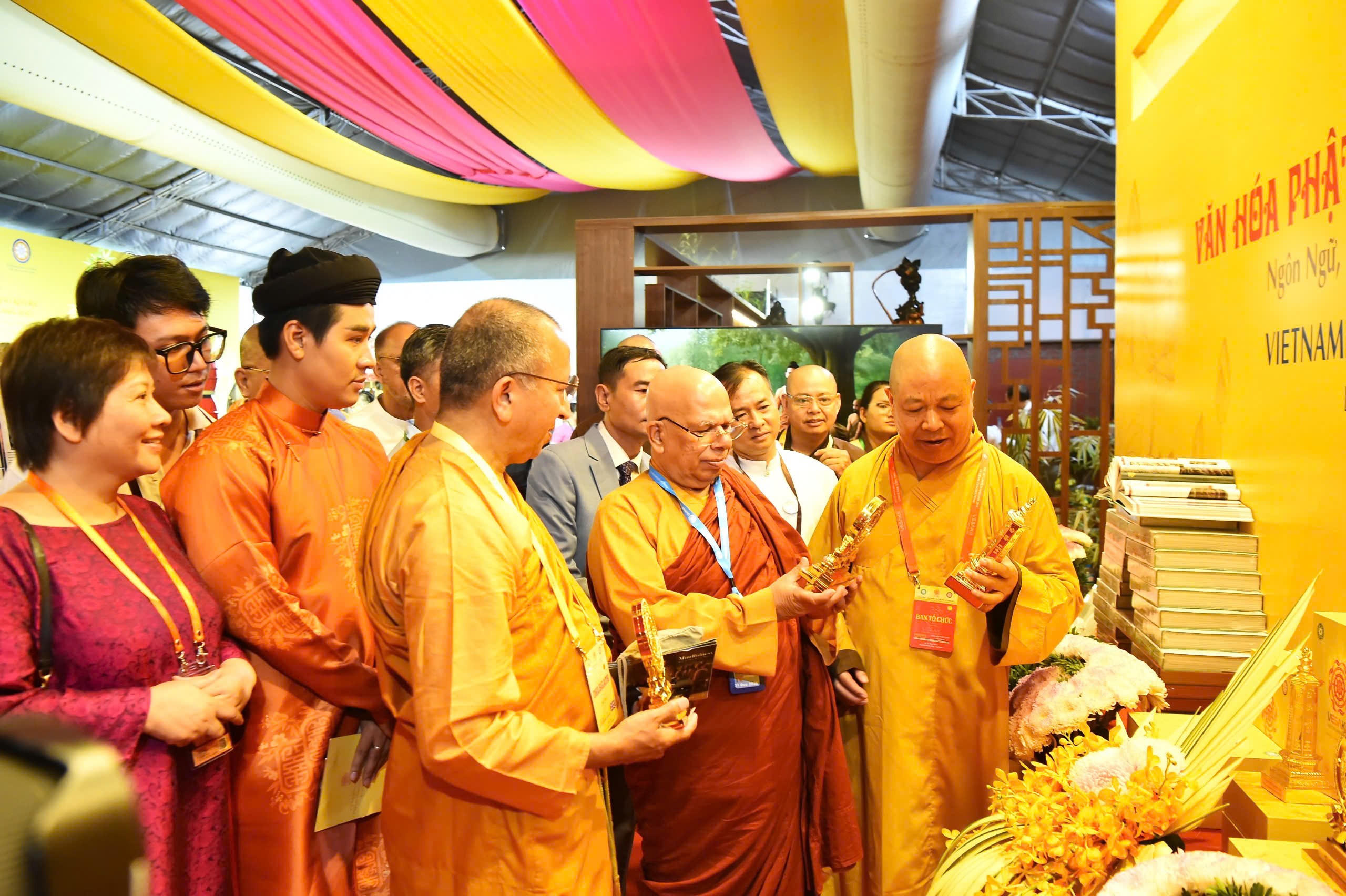 Hòa thượng Thích Thọ Lạc giới thiệu về văn hóa Việt Nam tại Vesak 2025.