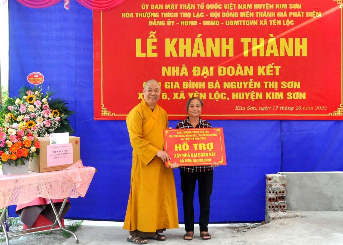 Hòa Thượng Thích Thọ Lạc tích cực tham gia công tác xã hội và hoạt động nhân đạo.