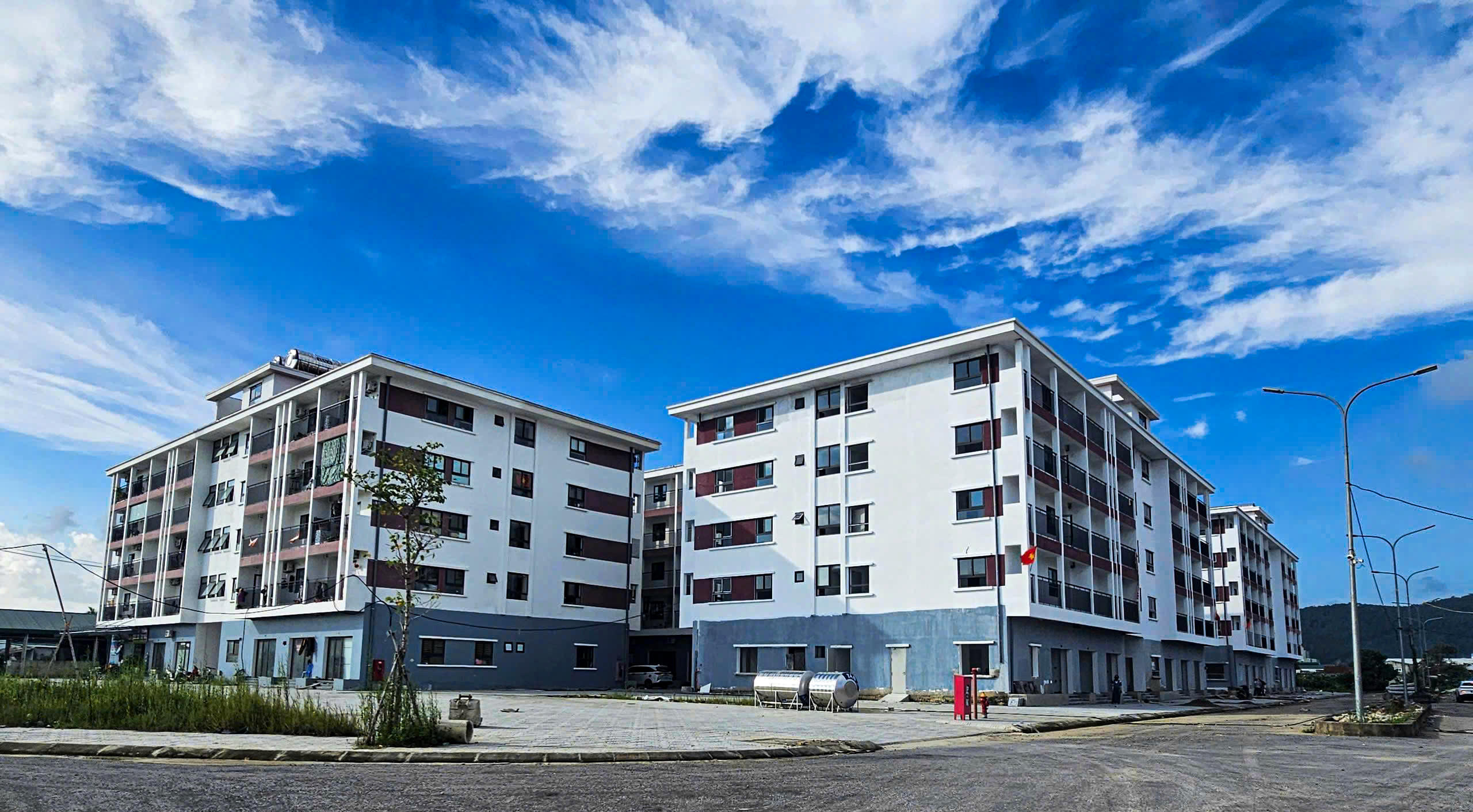 Khu NƠXH KT Home do Công ty CP Địa ốc Kim Thi làm chủ đầu tư có vị trí gần KCN Nam Cấm (Nghệ An).