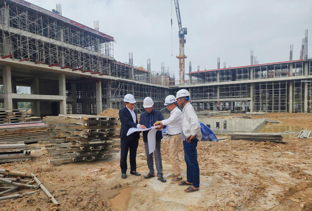 Dự án thí điểm nhà ở xã hội giai đoạn II tại phường Thành Sen (Hà Tĩnh) đã cất nóc ngày 17/5/2026, dự kiến hoàn thành 509 căn hộ vào quý IV/2026.