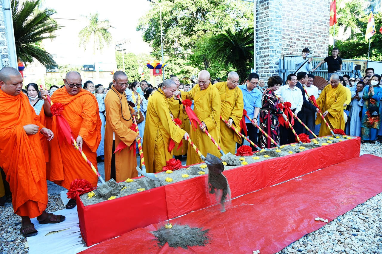 Lễ động thổ trùng tu xây dựng chùa Diệc Cổ, Trụ sở của Giáo hội Phật giáo Việt Nam tỉnh Nghệ An tại Thành phố Vinh (Nghệ An). Ảnh: NVCC.