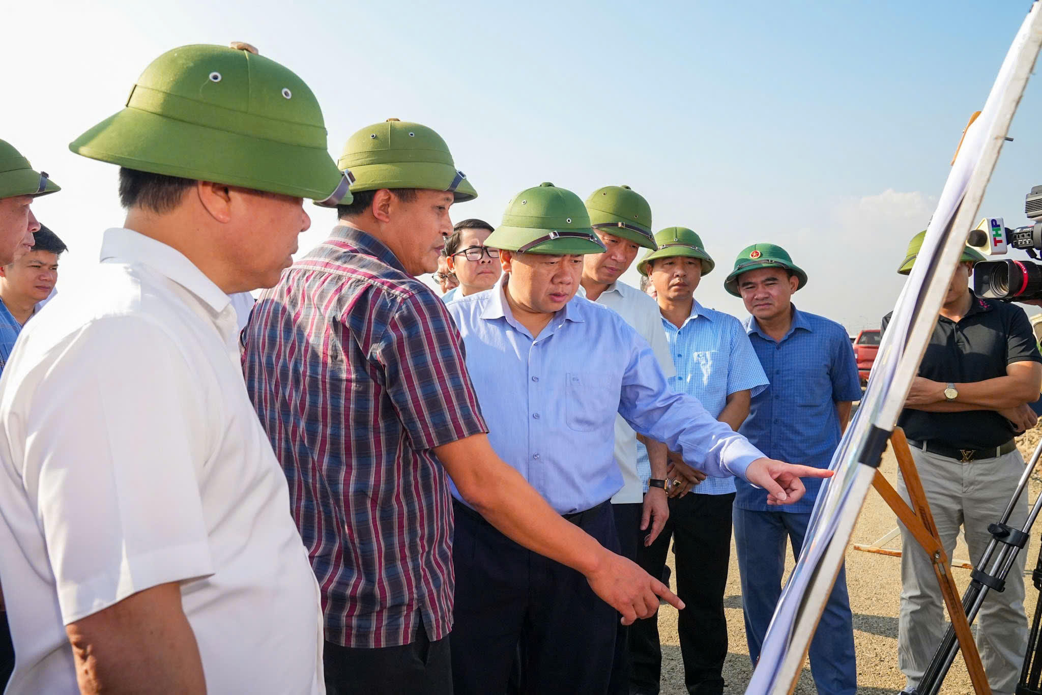 Chủ tịch UBND thành phố Hải Phòng Đỗ Thành Trung kiểm tra tiến độ Dự án đầu tư xây dựng đường tỉnh 396 kéo dài, đoạn nối từ ĐT.390 đến ĐT.391 qua xã Lạc Phượng, ngày 22/10/2026.