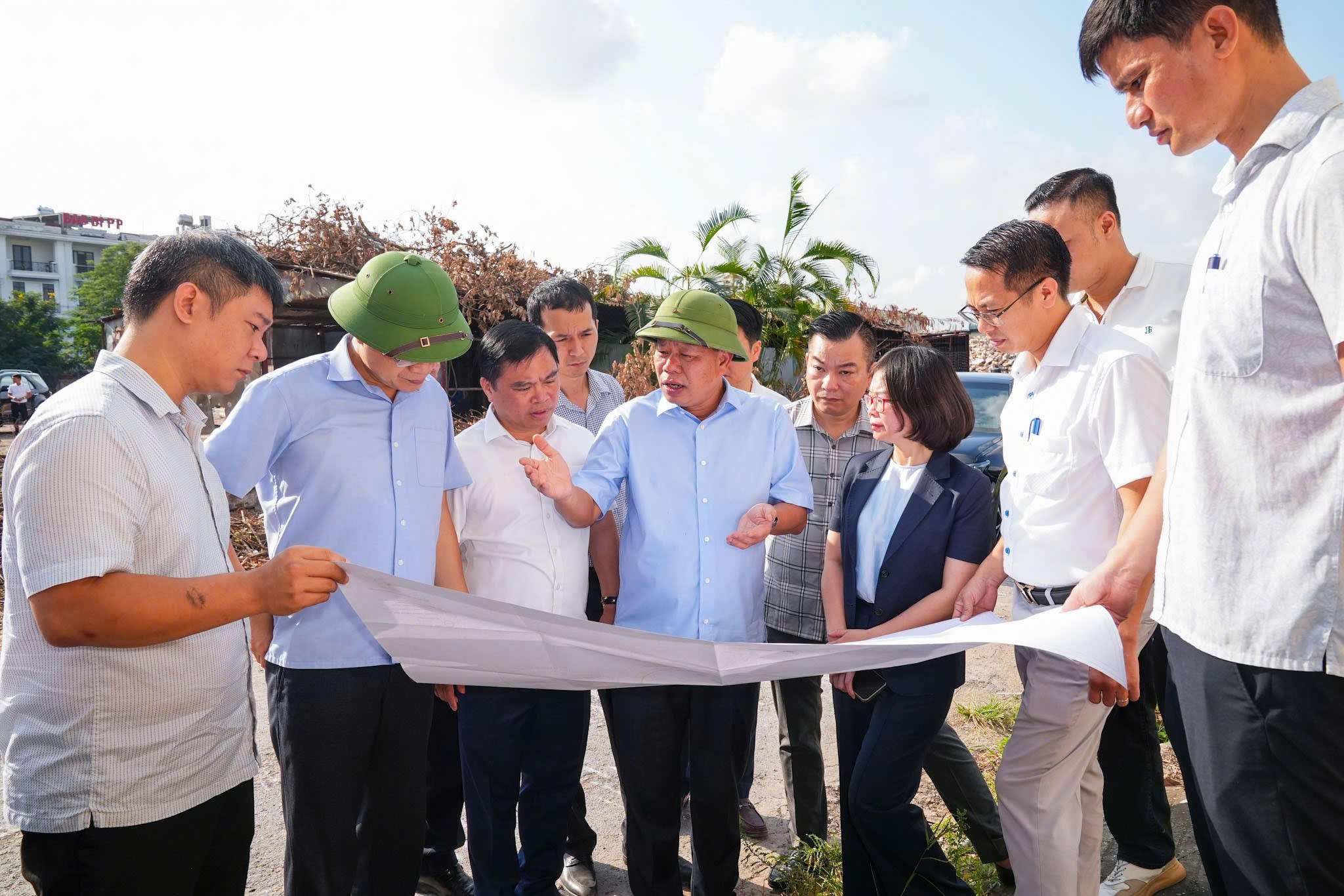Phó Chủ tịch UBND thành phố Hải Phòng Lê Trung Kiên đi kiểm tra Dự án đầu tư xây dựng Vườn hoa tại khu vực đường vòng Cầu Niệm (phường An Biên), ngày 24/10/2026.
