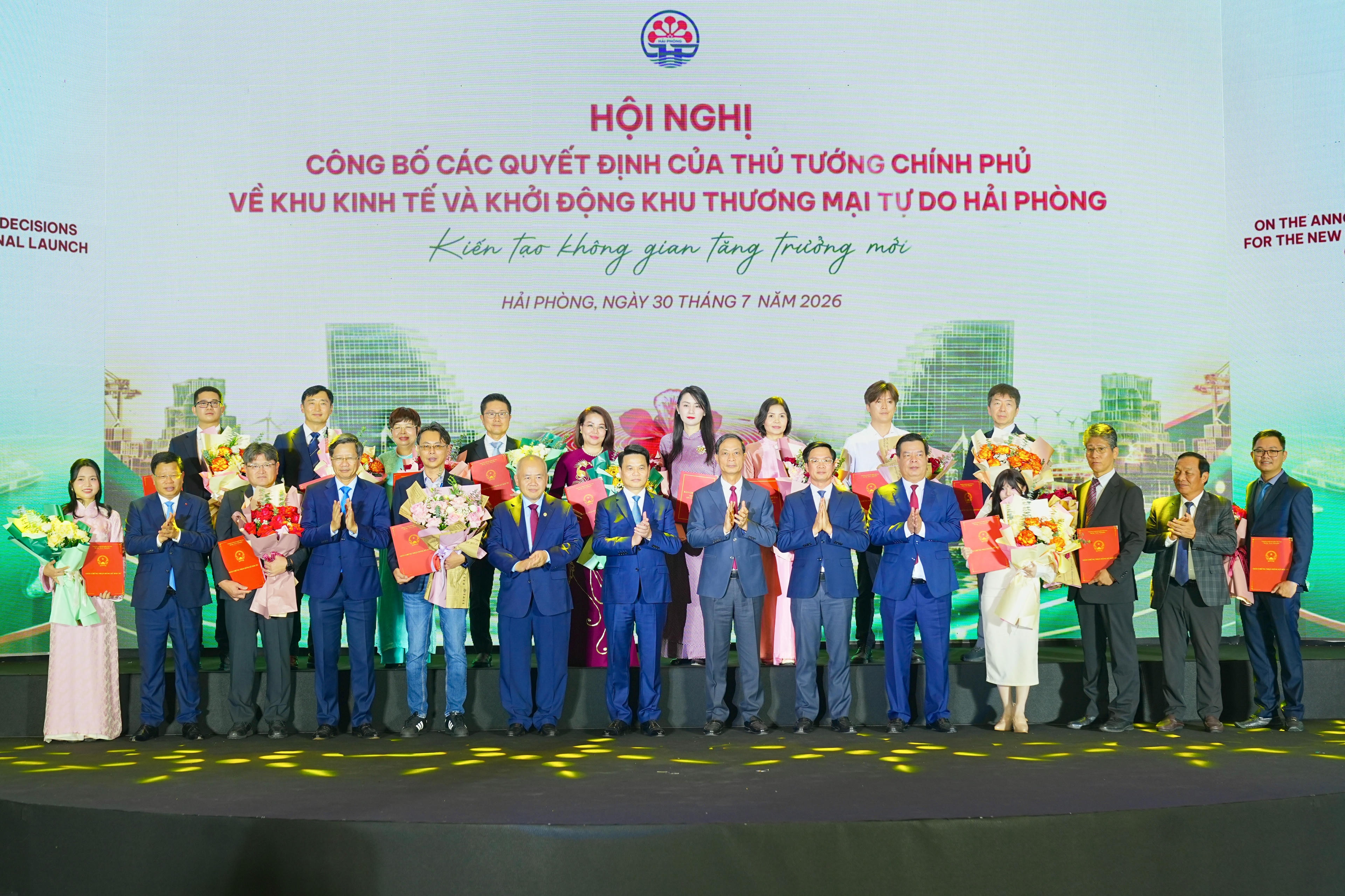 Ngày 30/7/2026, tại Hội nghị công bố các Quyết định của Thủ tướng Chính phủ về Khu kinh tế, khởi động Khu Thương mại tự do Hải Phòng, UBND thành phố Hải Phòng đã trao Giấy chứng nhận đăng ký đầu tư cấp mới và điều chỉnh tăng vốn cho 13 dự án với tổng vốn khoảng 2,6 tỷ USD; đồng thời trao 2 Biên bản ghi nhớ hợp tác phát triển hạ tầng KCN với tổng vốn dự kiến 540 triệu USD.