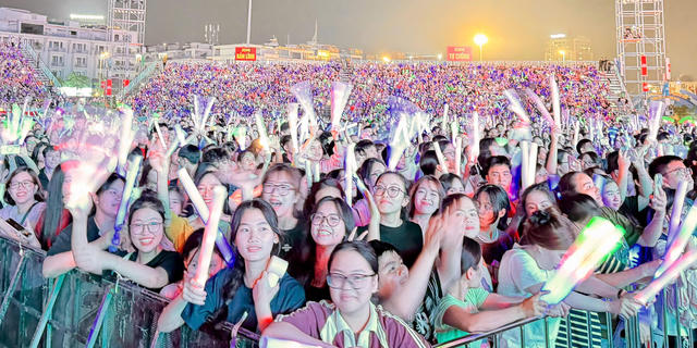 Hàng vạn người hòa mình vào thanh âm kỷ nguyên mới