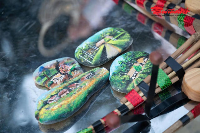 Những viên đá nhỏ viết nên ước mơ tuổi thơ vùng cao Những viên đá nhỏ viết nên ước mơ tuổi thơ vùng cao